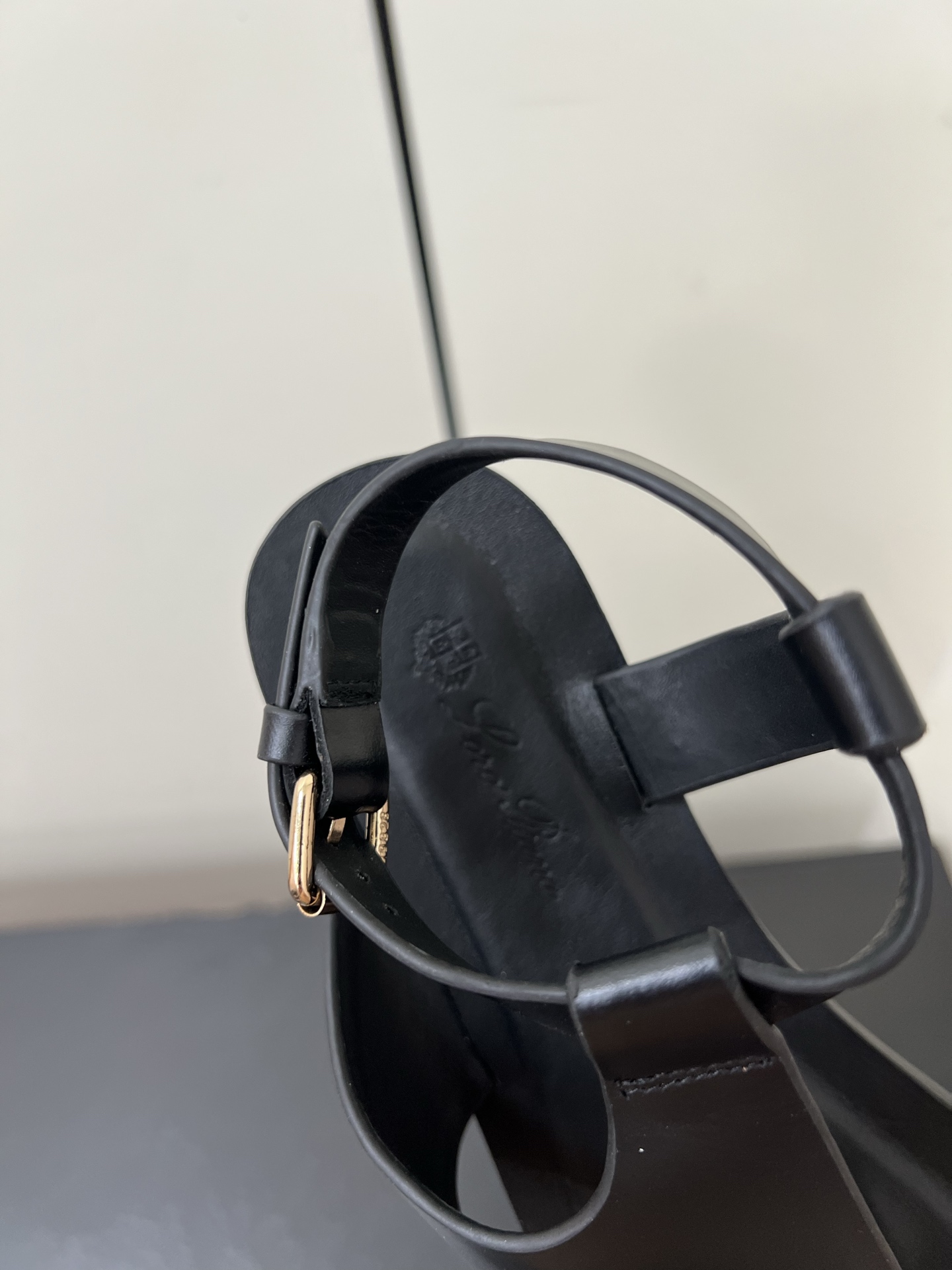 Durable and Stylish: P 700 Loro Piana LP Sandals for Every Occasion - 图片 7