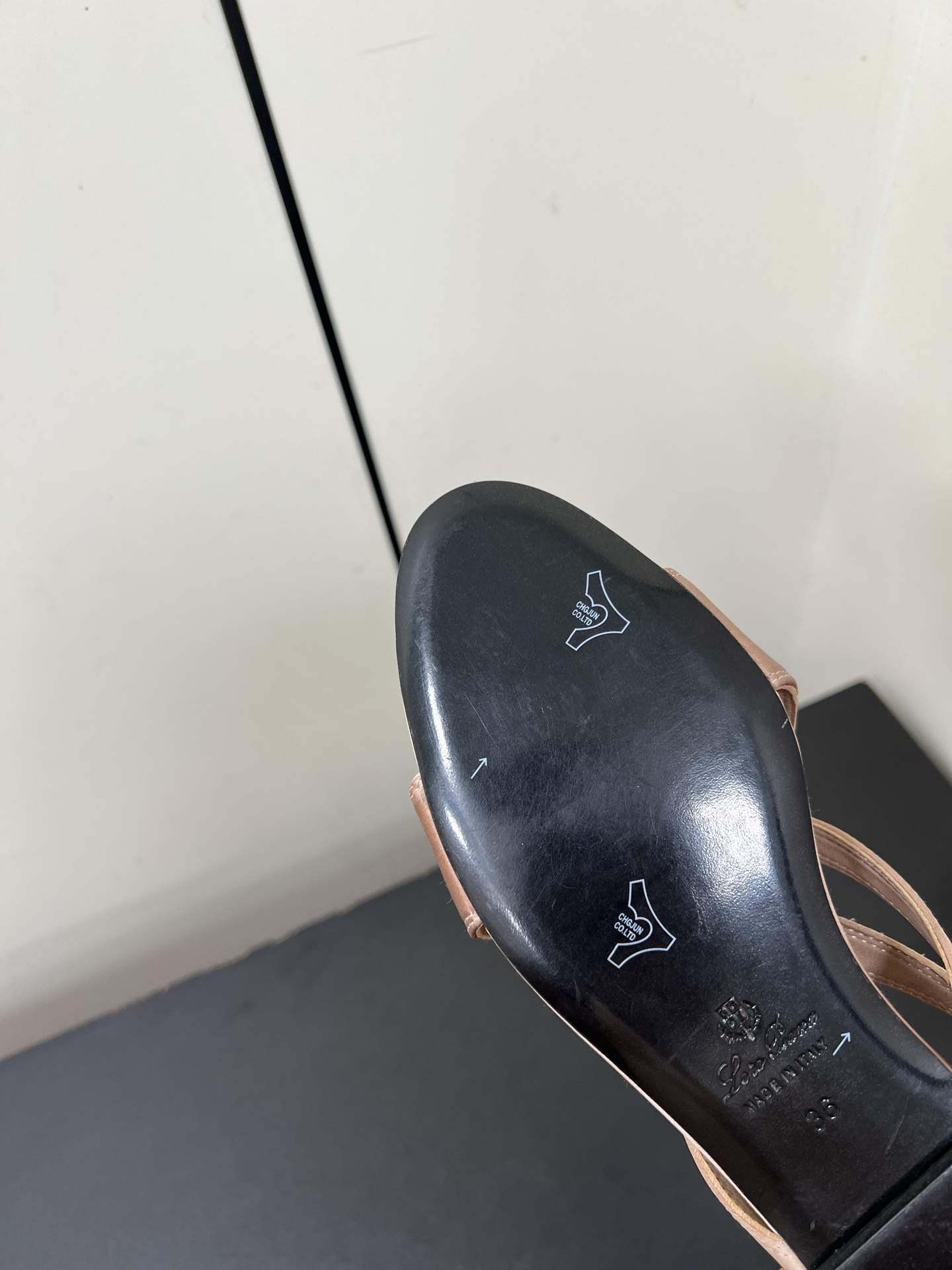 Luxury Italian Shoes by Loro Piana: Durable, Stylish, Imported Materials. - 图片 9