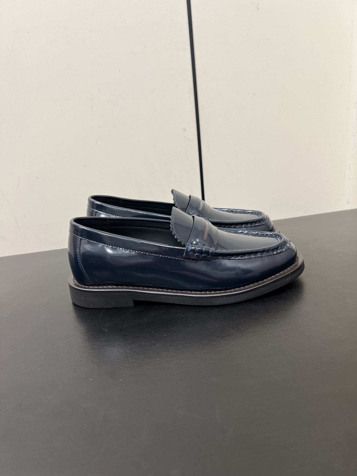 “Review: Brunello Cucinelli’s BC Classic Recreational Shoes – Stylish, Durable, and Comfortable” - 图片 4