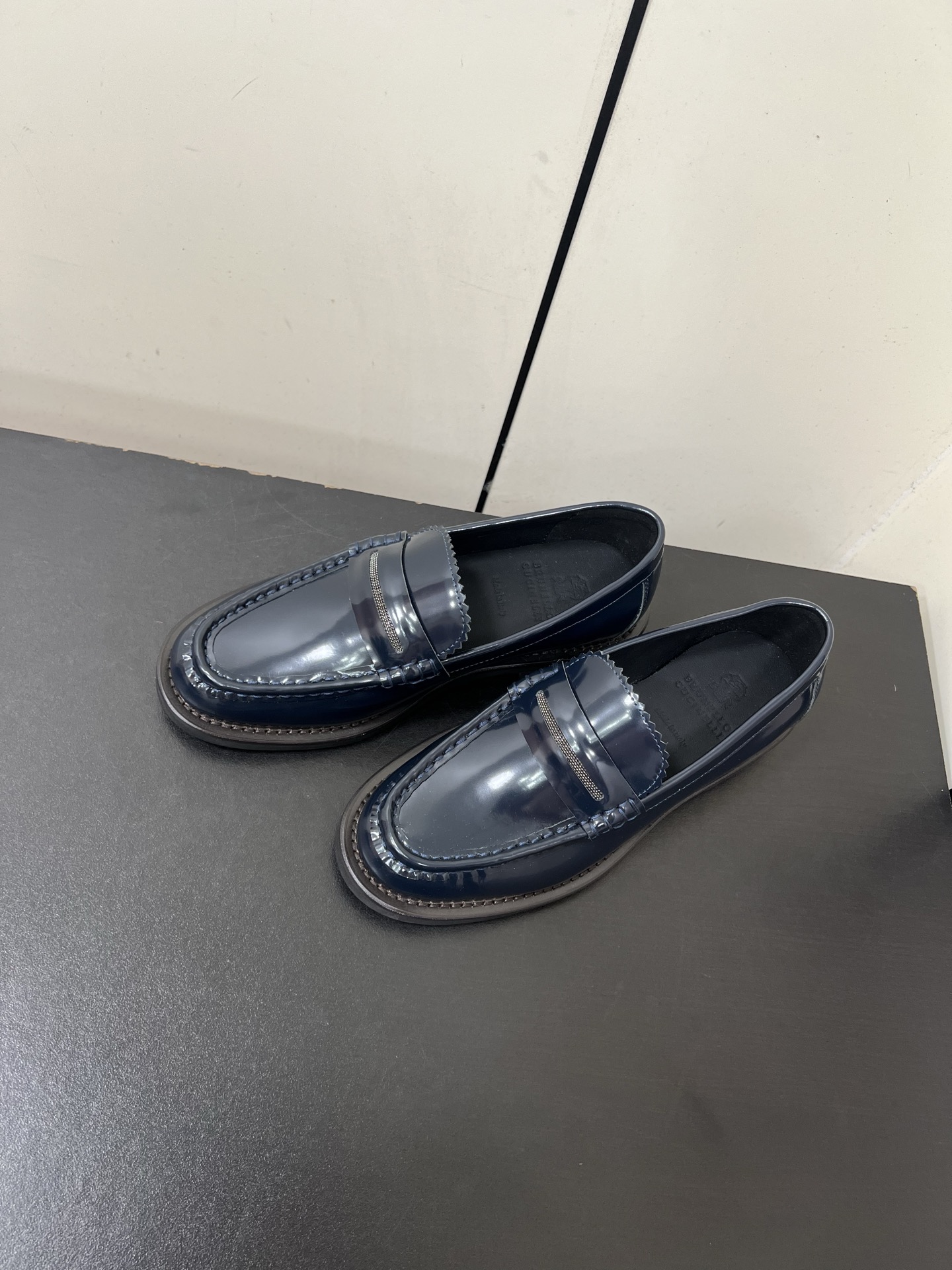 “Review: Brunello Cucinelli’s BC Classic Recreational Shoes – Stylish, Durable, and Comfortable” - 图片 3