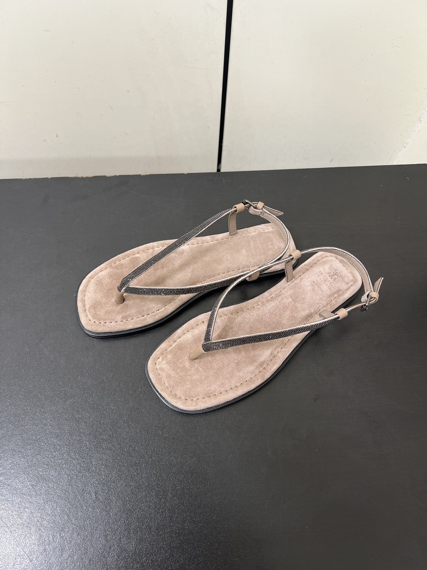 Luxurious Italian Sheepskin Sandal Slippers by Brunello Cucinelli - 图片 3