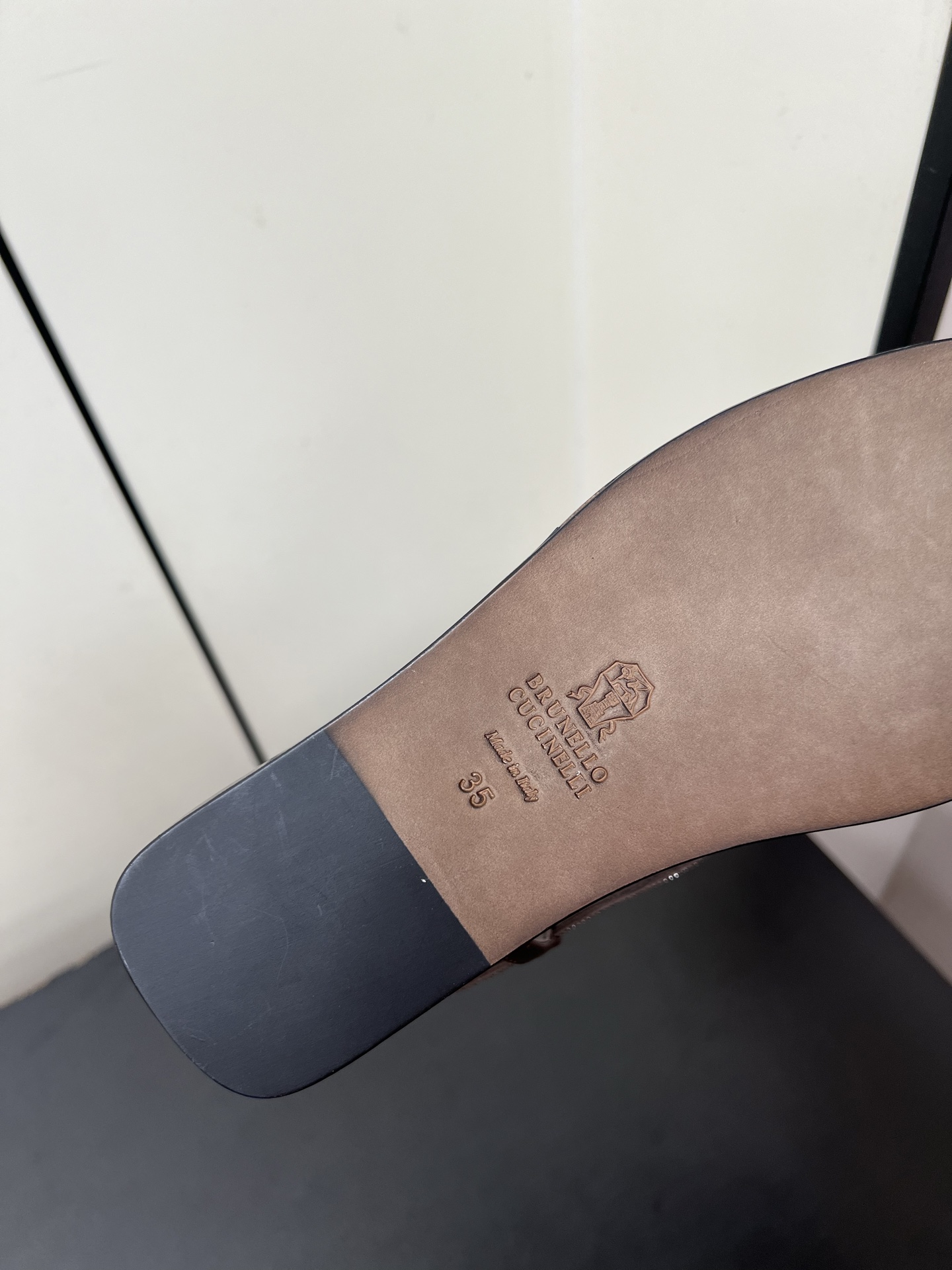 Luxury Italian Sandal Slippers by Brunello Cucinelli: Comfortable and Stylish Vacation Essential - 图片 9