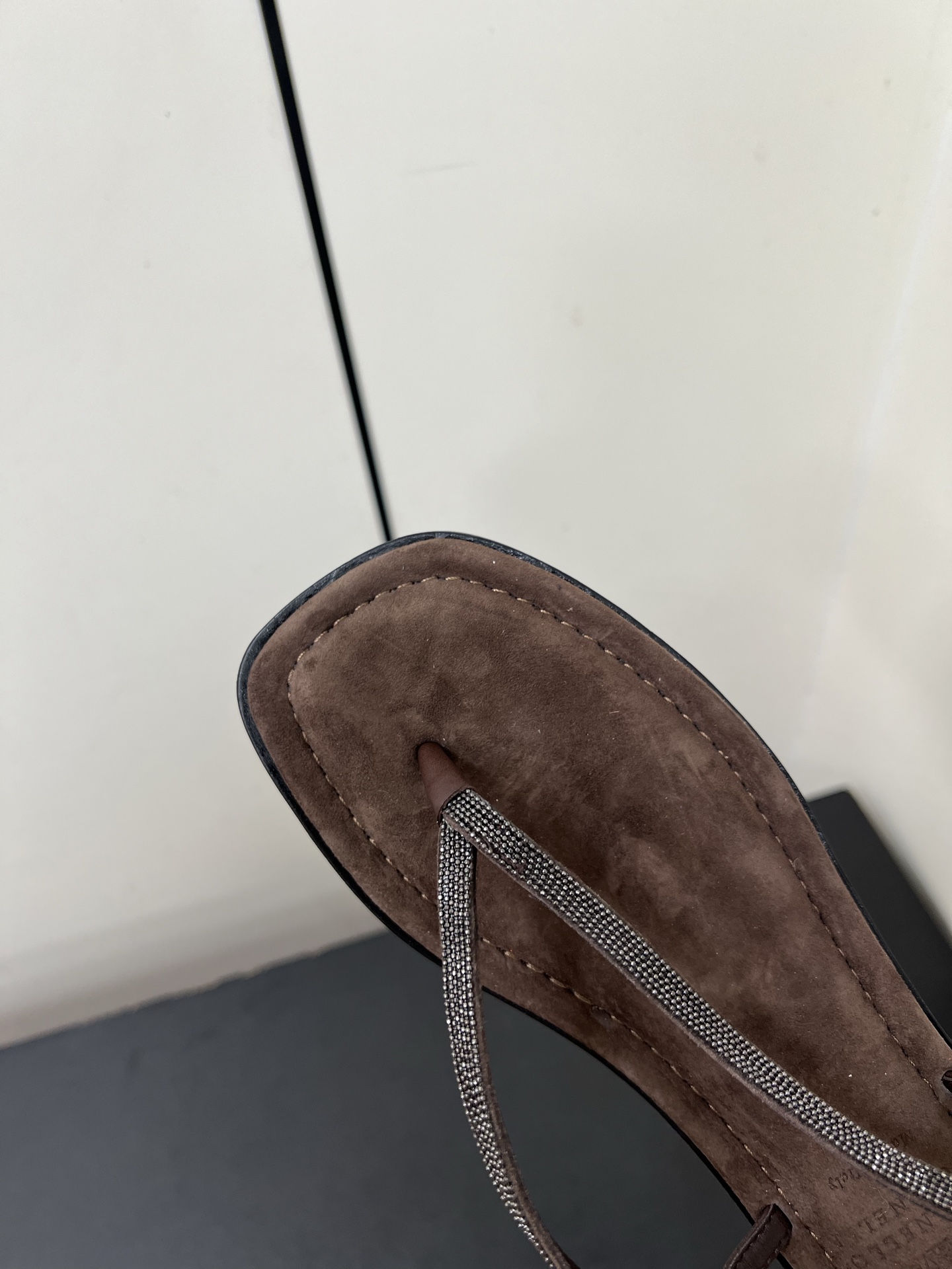 Luxury Italian Sandal Slippers by Brunello Cucinelli: Comfortable and Stylish Vacation Essential - 图片 6