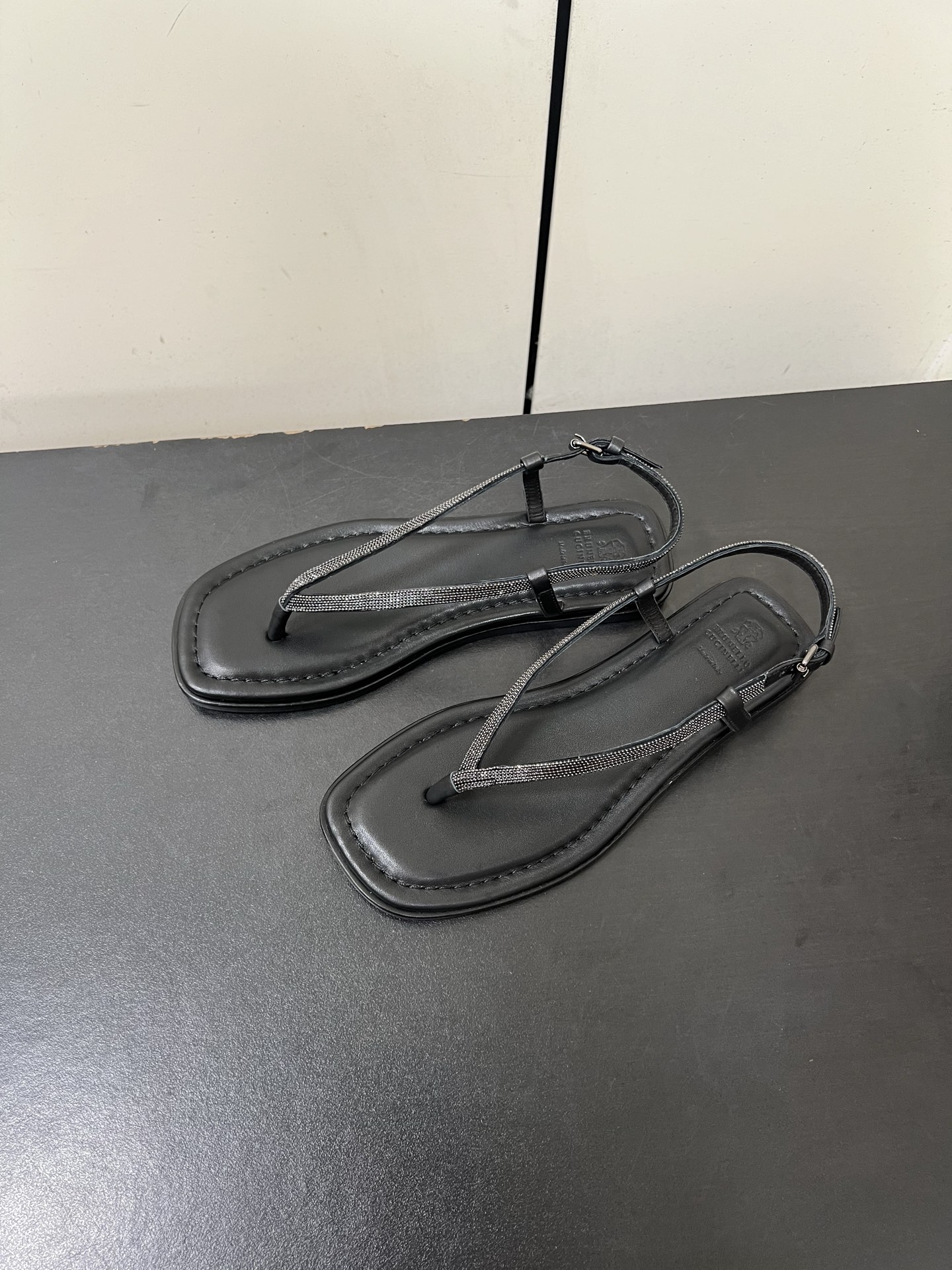 Luxurious Italian Sheepskin Sandal Slippers by Brunello Cucinelli - 图片 3