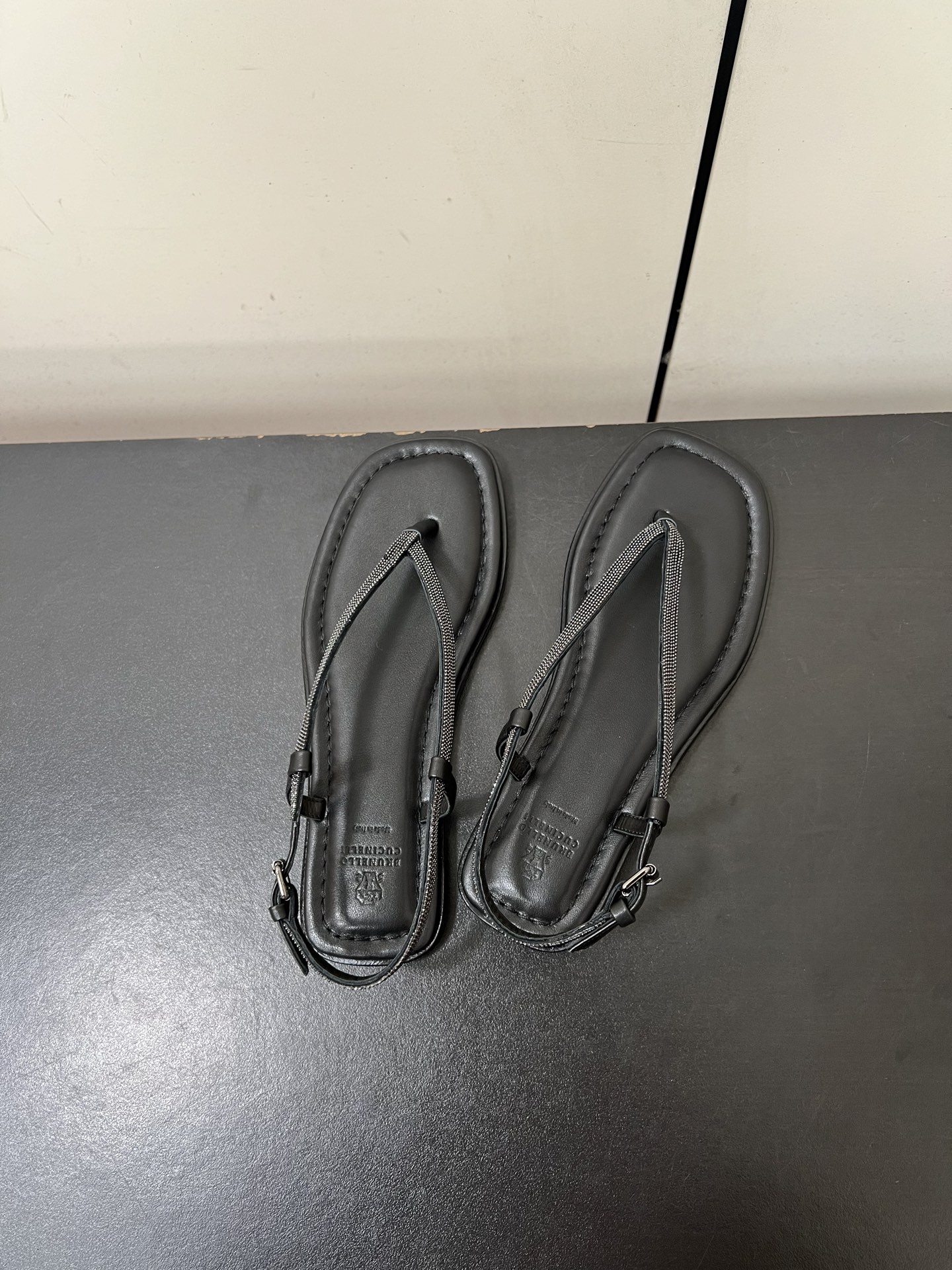 Luxurious Italian Sheepskin Sandal Slippers by Brunello Cucinelli - 图片 5