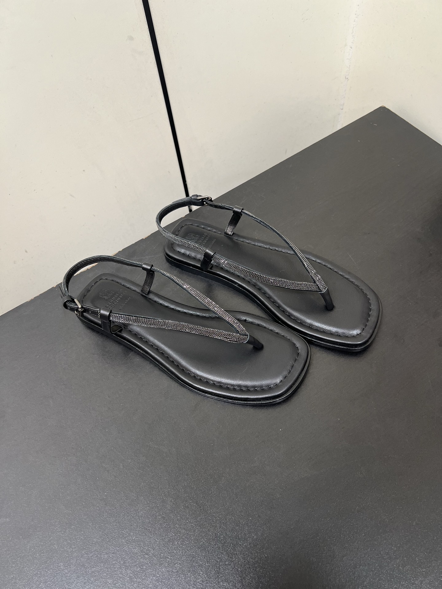 Luxurious Italian Sheepskin Sandal Slippers by Brunello Cucinelli - 图片 2