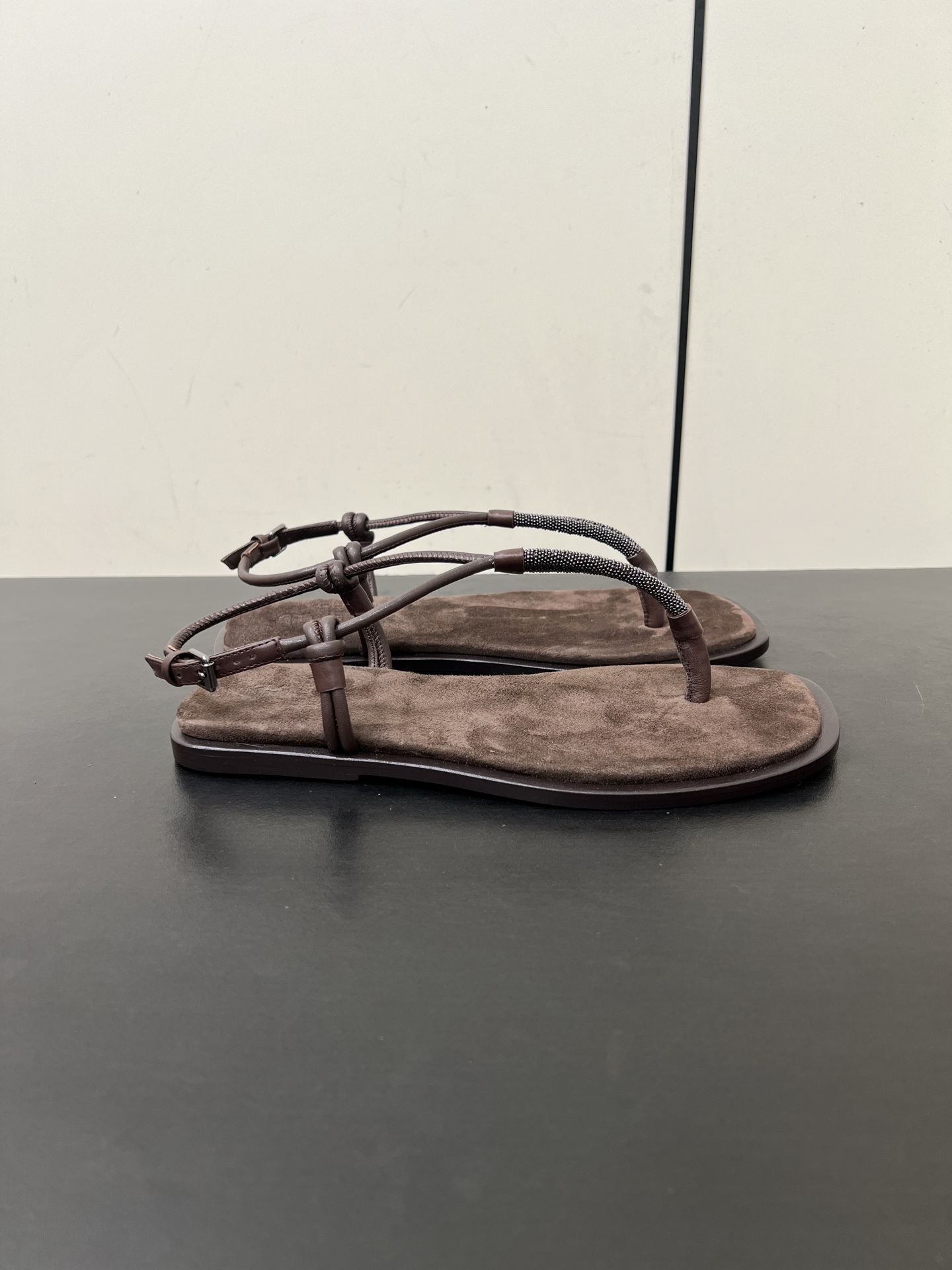 Luxury Italian Sandal Slippers by Brunello Cucinelli: Stylish Comfort for Every Occasion - 图片 4