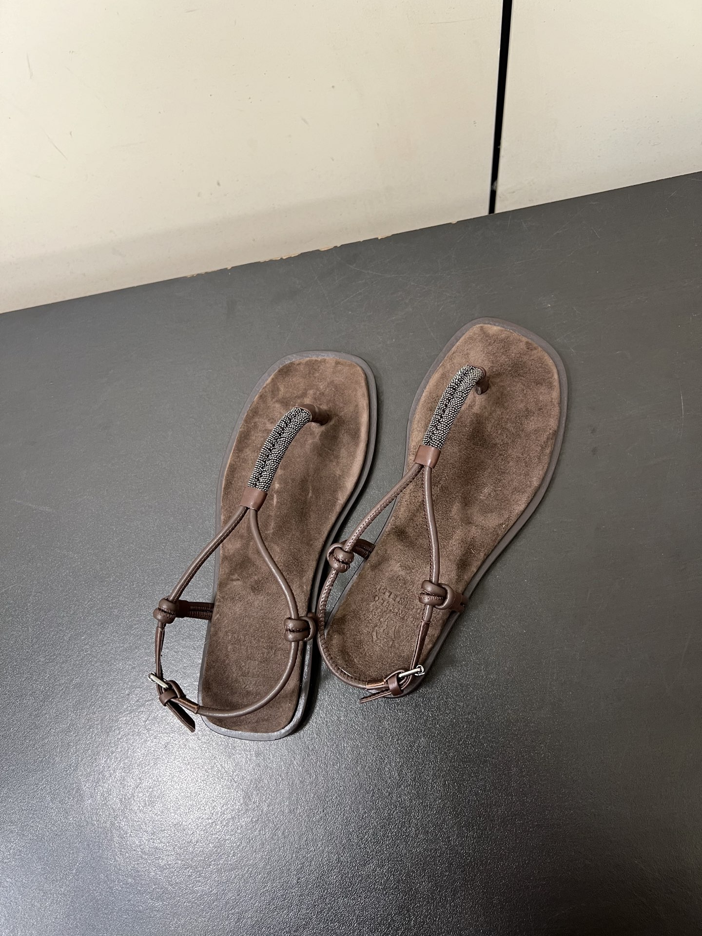 Luxury Italian Sandal Slippers by Brunello Cucinelli: Stylish Comfort for Every Occasion - 图片 5