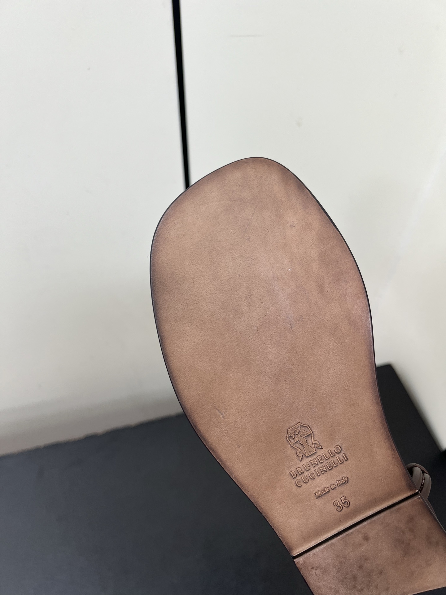 Luxury Italian Sandal Slippers by Brunello Cucinelli: Stylish Comfort for Every Occasion - 图片 9