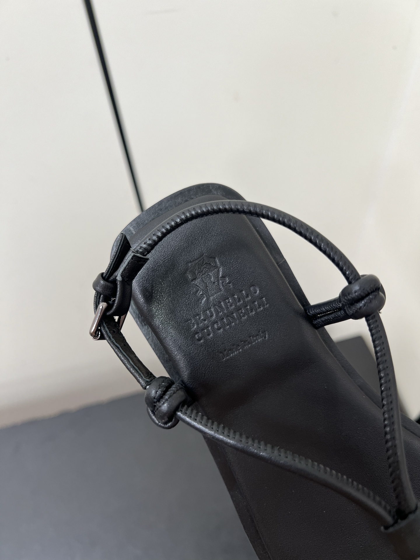 Luxurious Italian Sandal Slippers by Brunello Cucinelli: Comfortable, Stylish, and Versatile - 图片 7