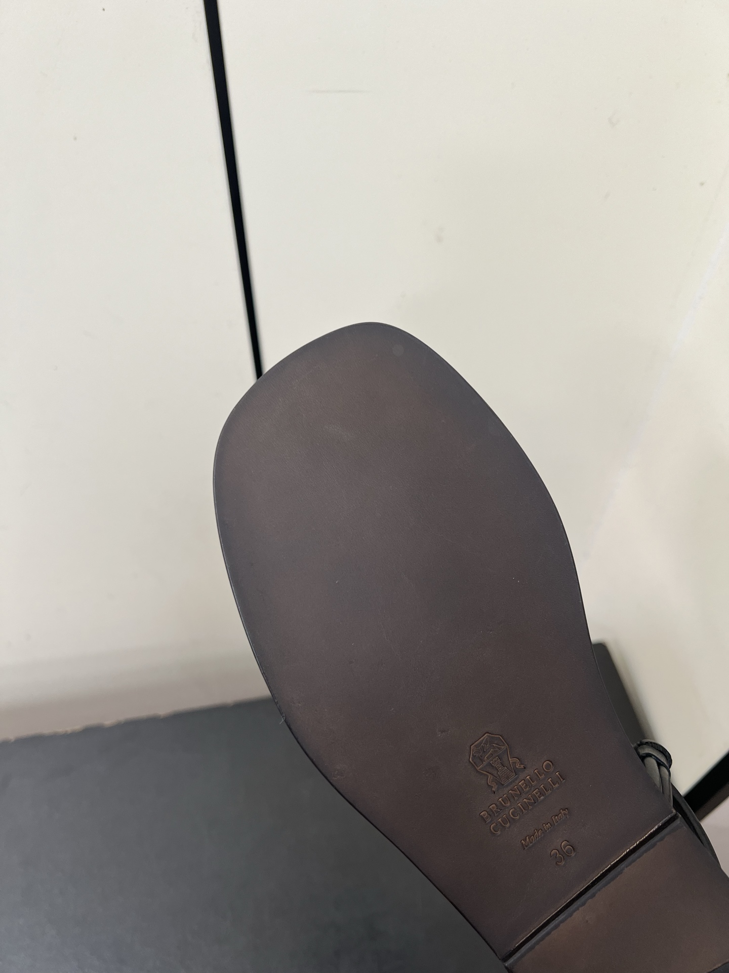 Luxurious Italian Sandal Slippers by Brunello Cucinelli: Comfortable, Stylish, and Versatile - 图片 9