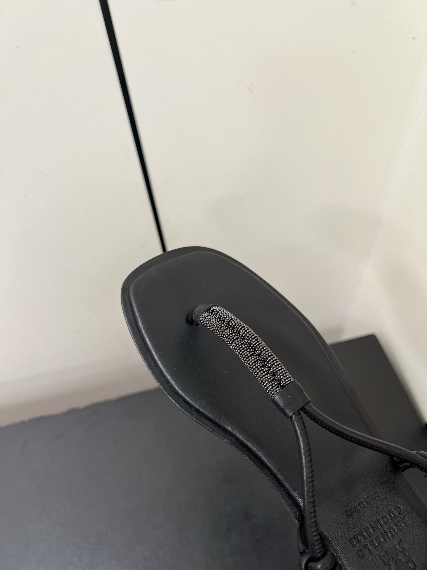 Luxurious Italian Sandal Slippers by Brunello Cucinelli: Comfortable, Stylish, and Versatile - 图片 6