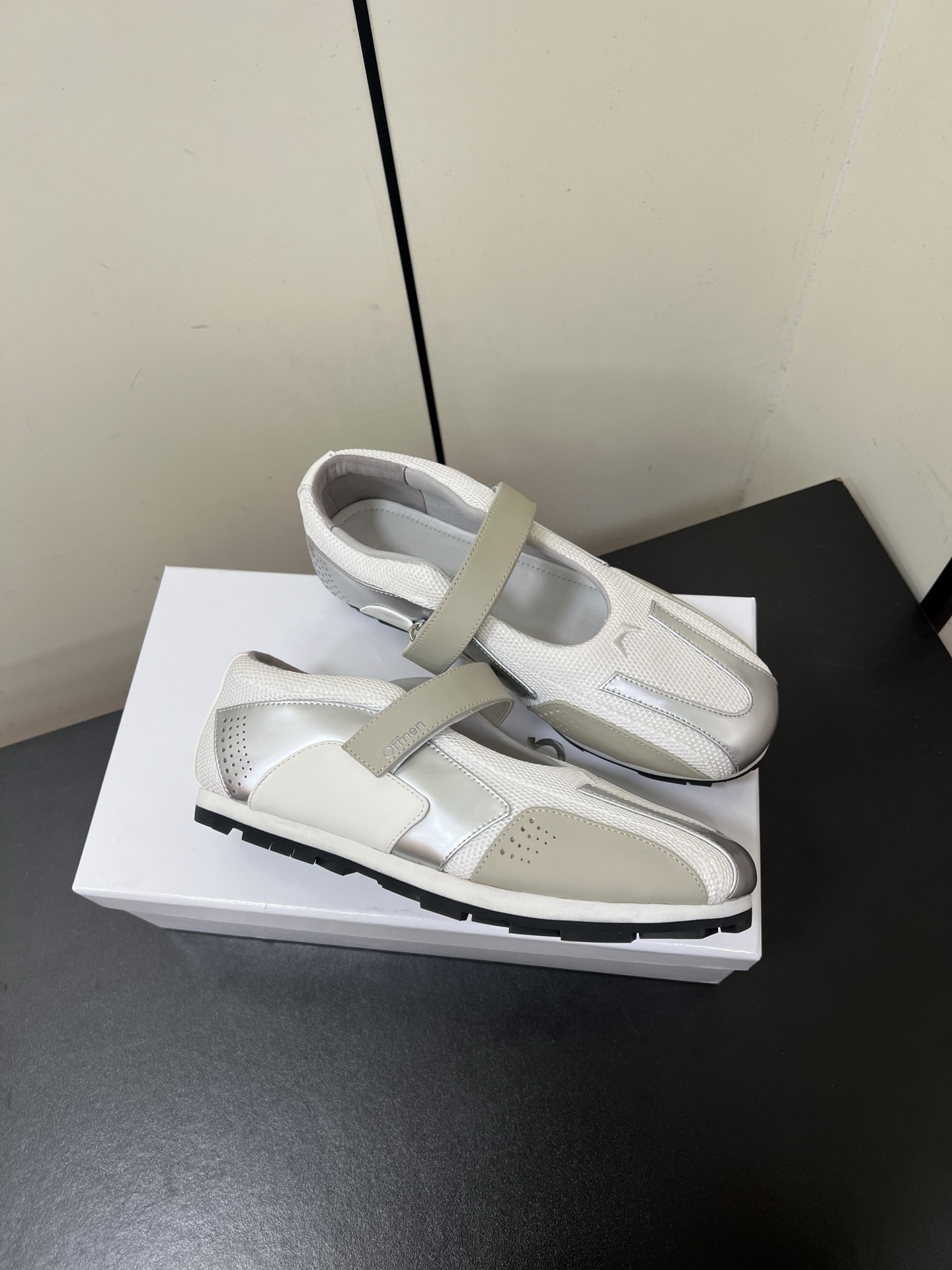 Review: P750 Offnen 25AW Mary Jane Sneakers with New Tundra Green Color