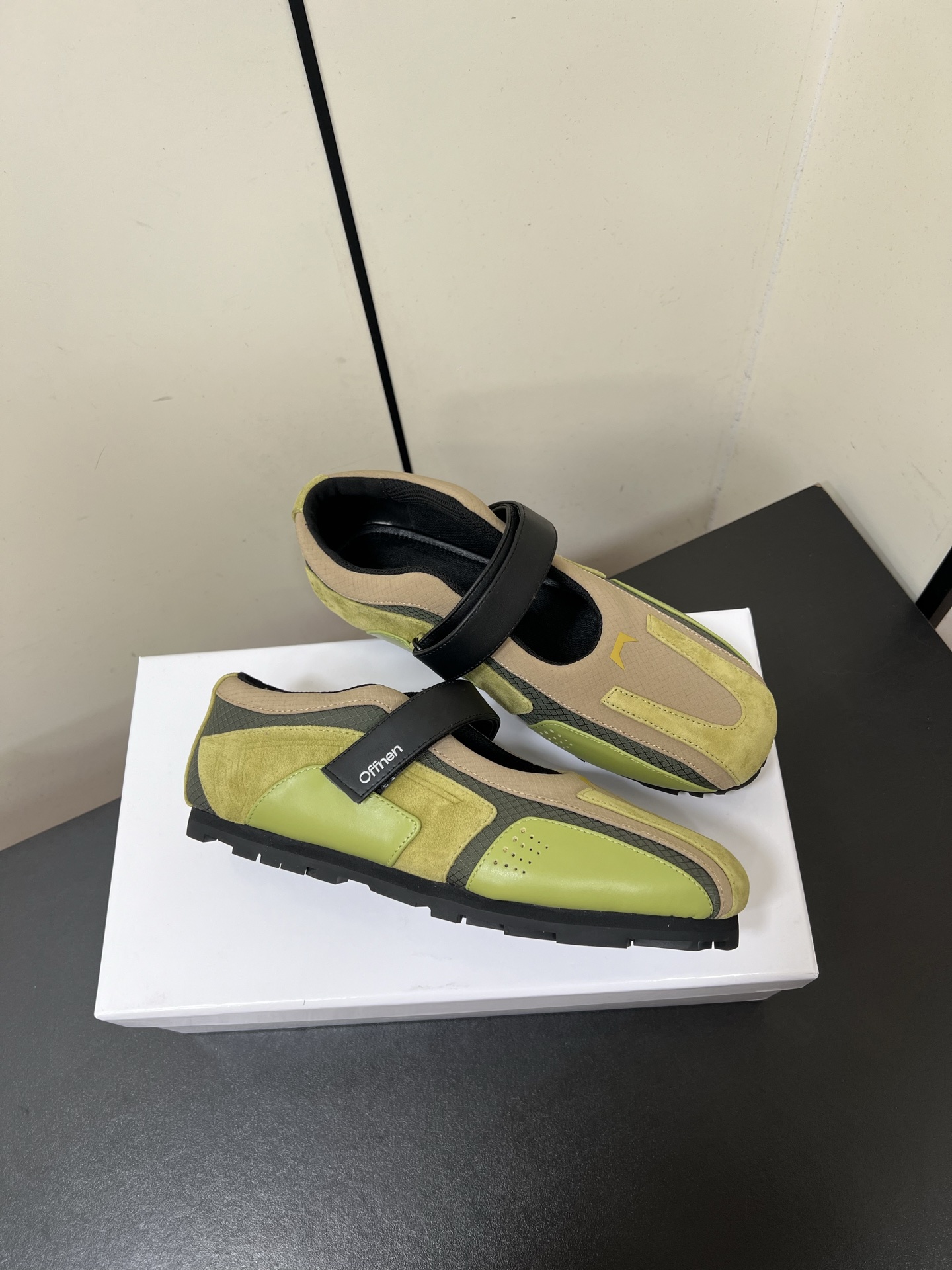 P750 Offnen 25AW Mary Jane Sneakers: Modern Ballet-inspired Design in Tundra Green