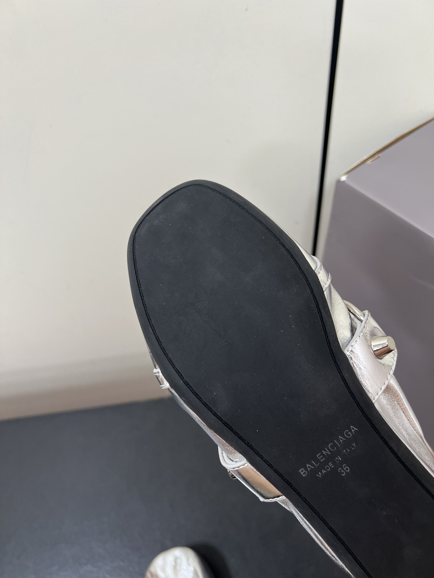 Balenciaga 2025 Paris Ballet Shoes: Soft, Cozy, and Stylish Arrival - 图片 9