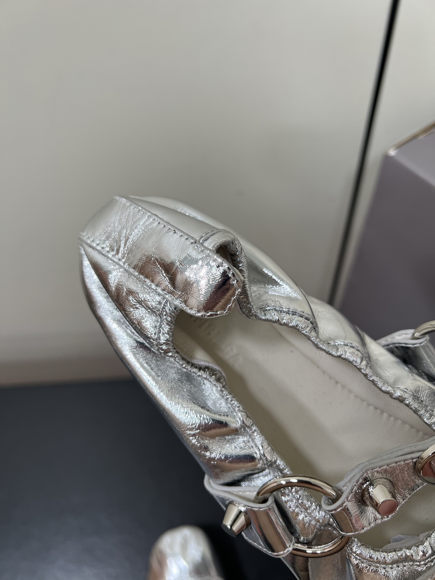 Balenciaga 2025 Paris Ballet Shoes: Soft, Cozy, and Stylish Arrival - 图片 7