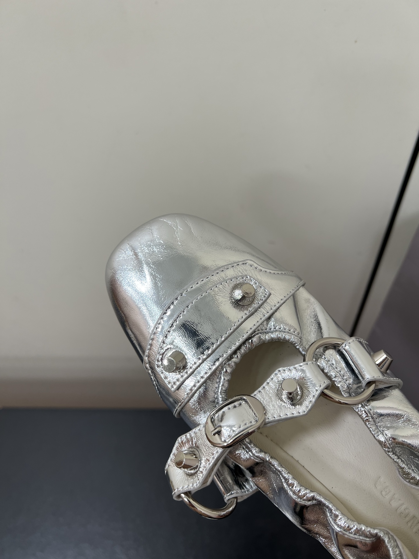 Balenciaga 2025 Paris Ballet Shoes: Soft, Cozy, and Stylish Arrival - 图片 6