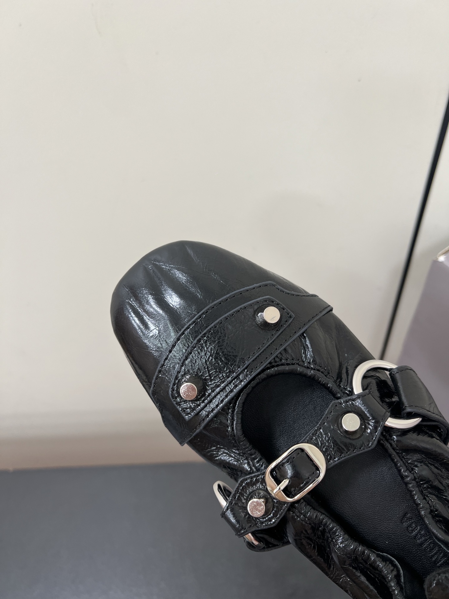 Balenciaga 2025 Paris Ballet Shoes: Soft, Cozy, and Stylish Arrival - 图片 6