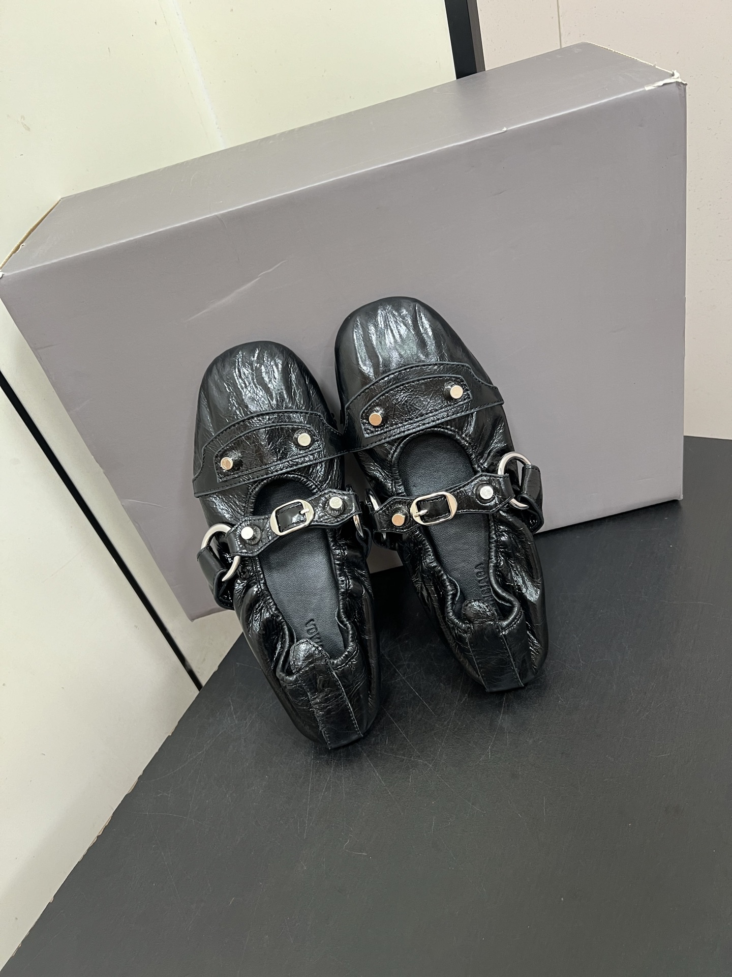 Balenciaga 2025 Paris Ballet Shoes: Soft, Cozy, and Stylish Arrival - 图片 5