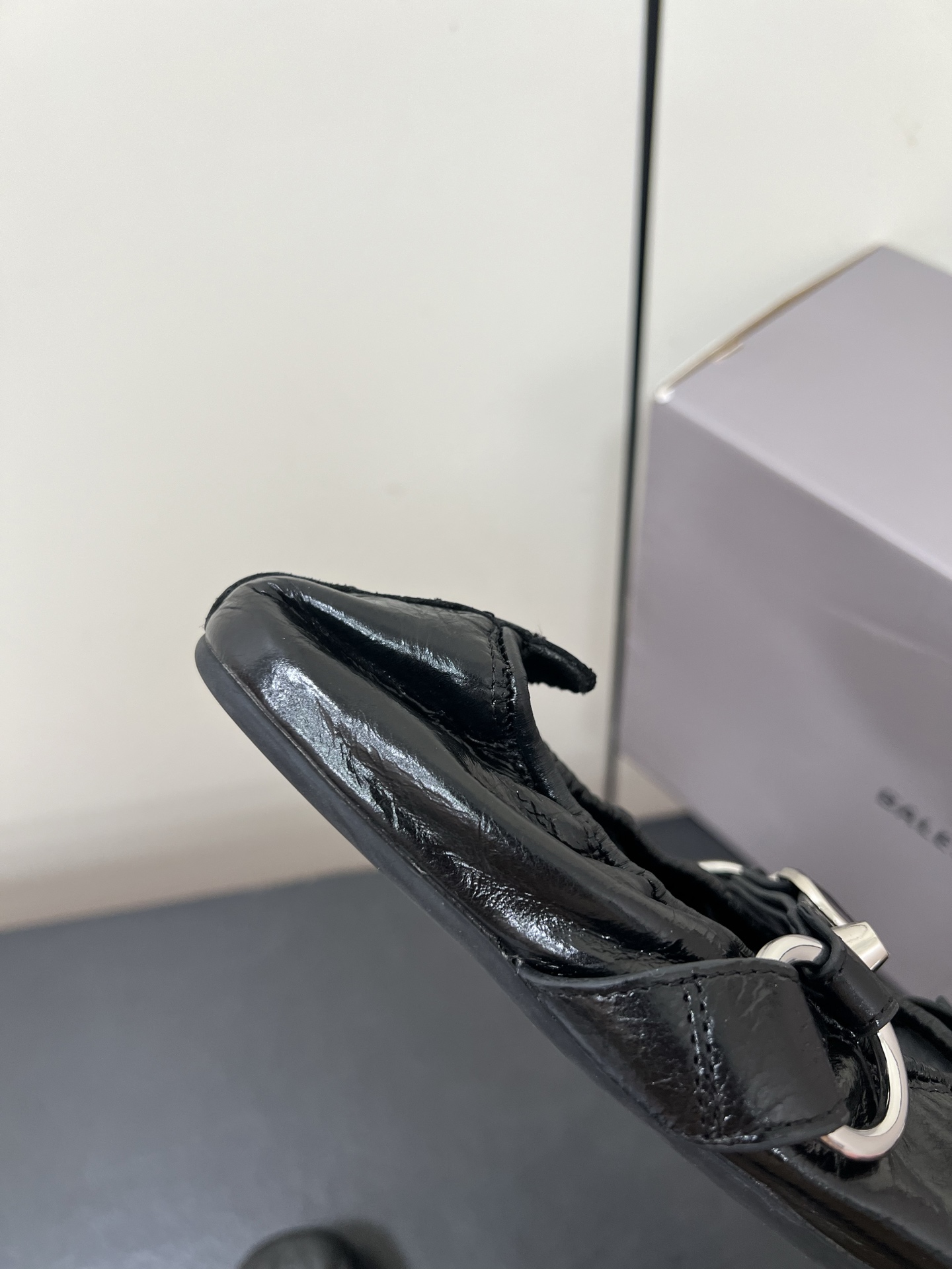 Balenciaga 2025 Paris Ballet Shoes: Soft, Cozy, and Stylish Arrival - 图片 8