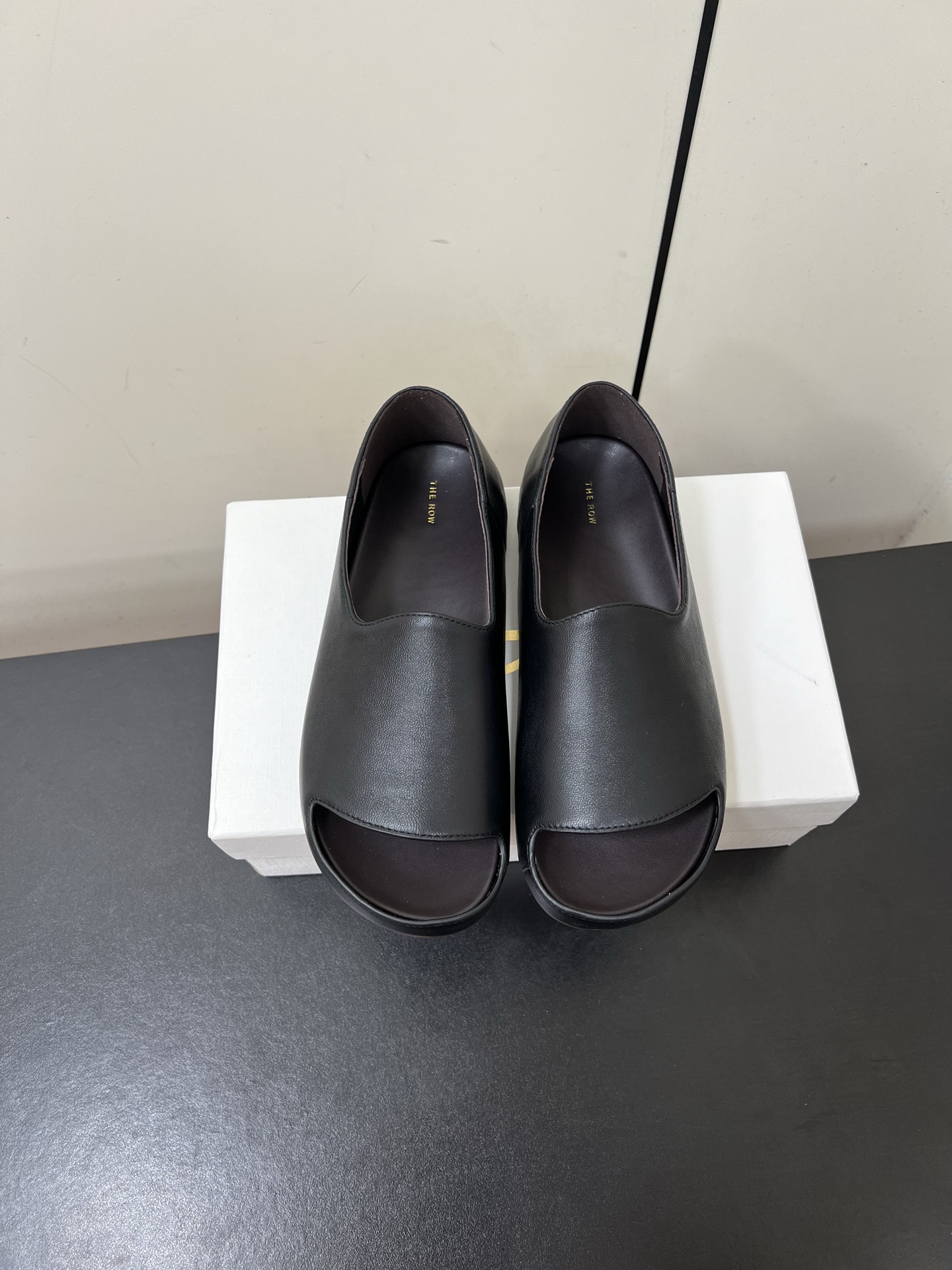 NO:536850,TheRow new product, super nice, light and comfortable feet, breathable, awesome in summer, paired with beautiful socks in autumn and winter, and also very beautiful cowhide material size 35-41 (40.41 custom-made without return), loafers, loafers, cowhide, socks19860909TheRow新品,超nice的 脚感轻盈舒适,透气呀,夏日绝绝子 秋冬搭配个好看的袜子、也很绝 牛皮材质 size 35-41（40.41定制不退换）,乐福鞋,loafers,cowhide,socks,Women's Shoes