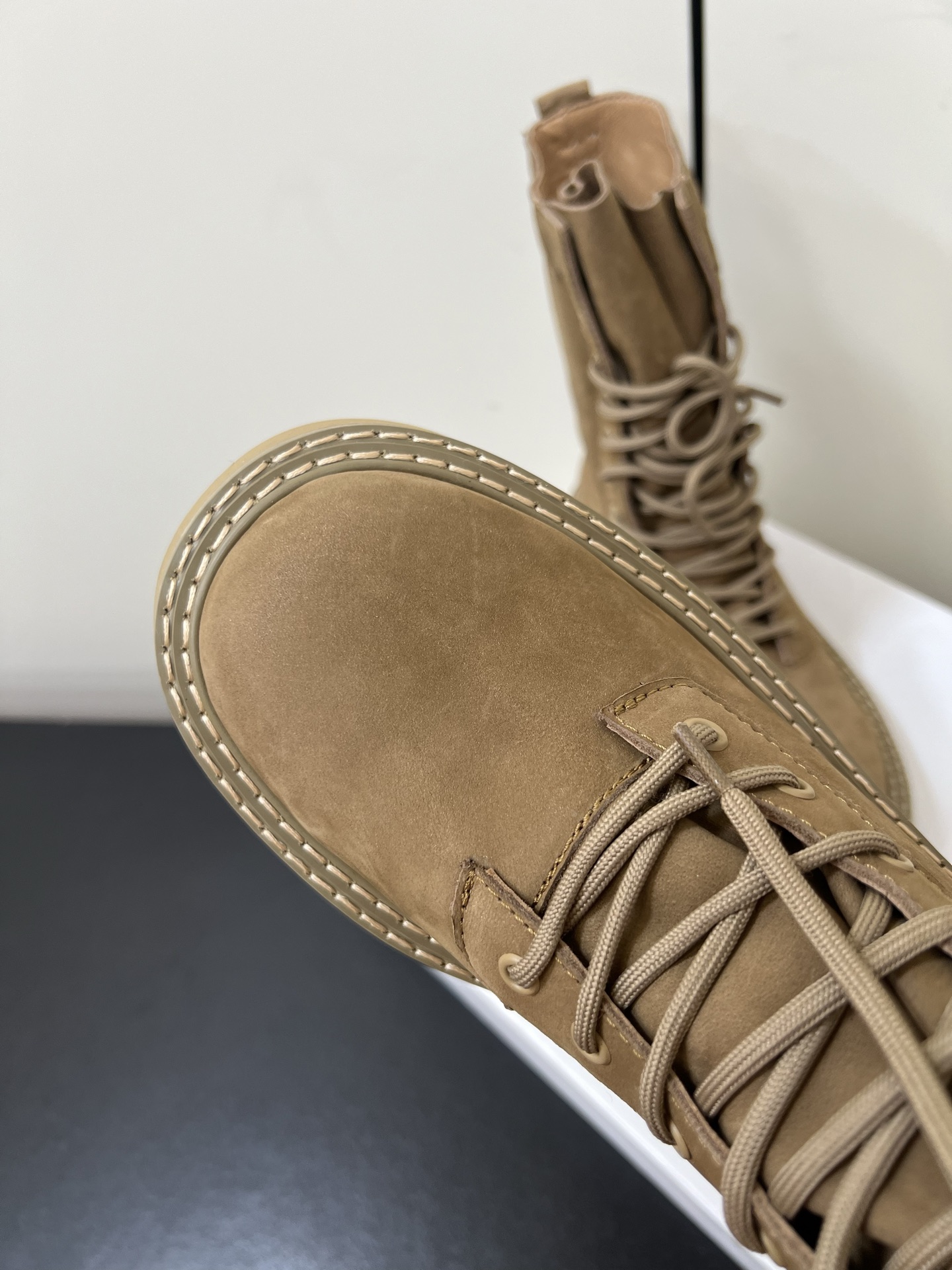 JW Anderson’s Unique British Worker Boots: Stylish and Versatile Designs - 图片 6