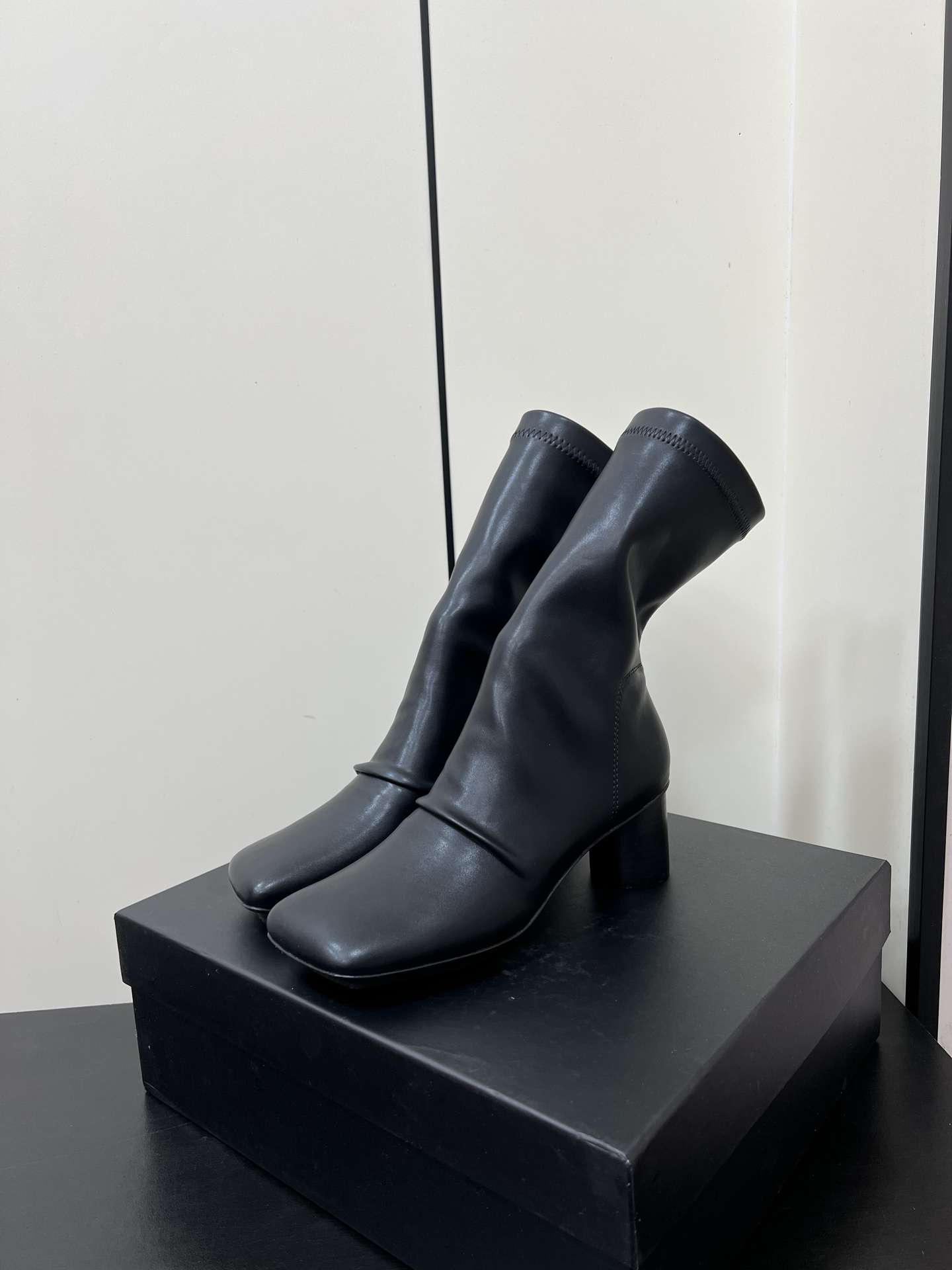 “Uma Wang Retro Ballet Boots: Rare, Comfortable, Strong, Imported PU, Size #35-40” - 图片 2