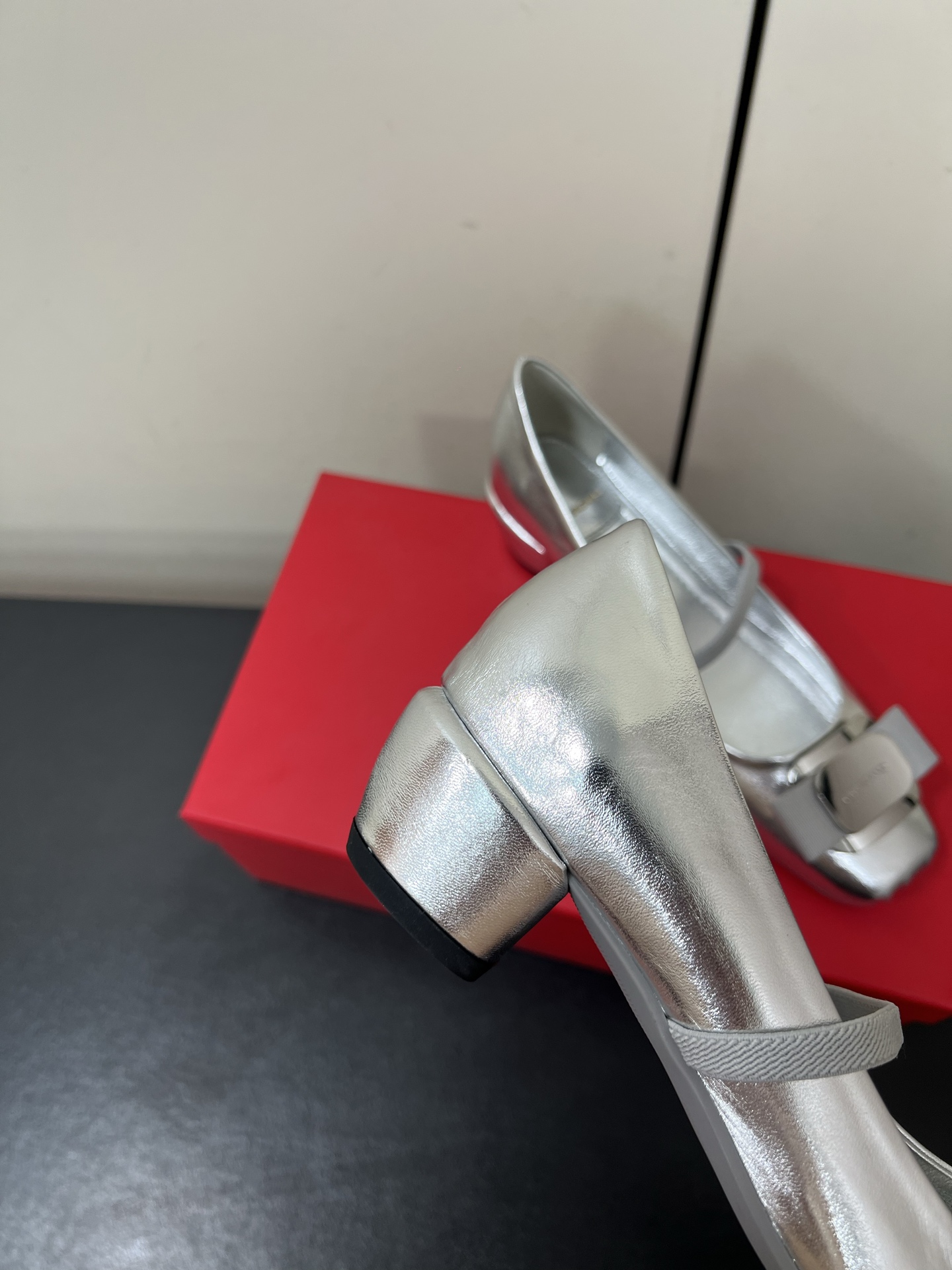 New Fragamo Ballet Shoes: Elegant Mary Jane Style with Butterfly Details - 图片 8