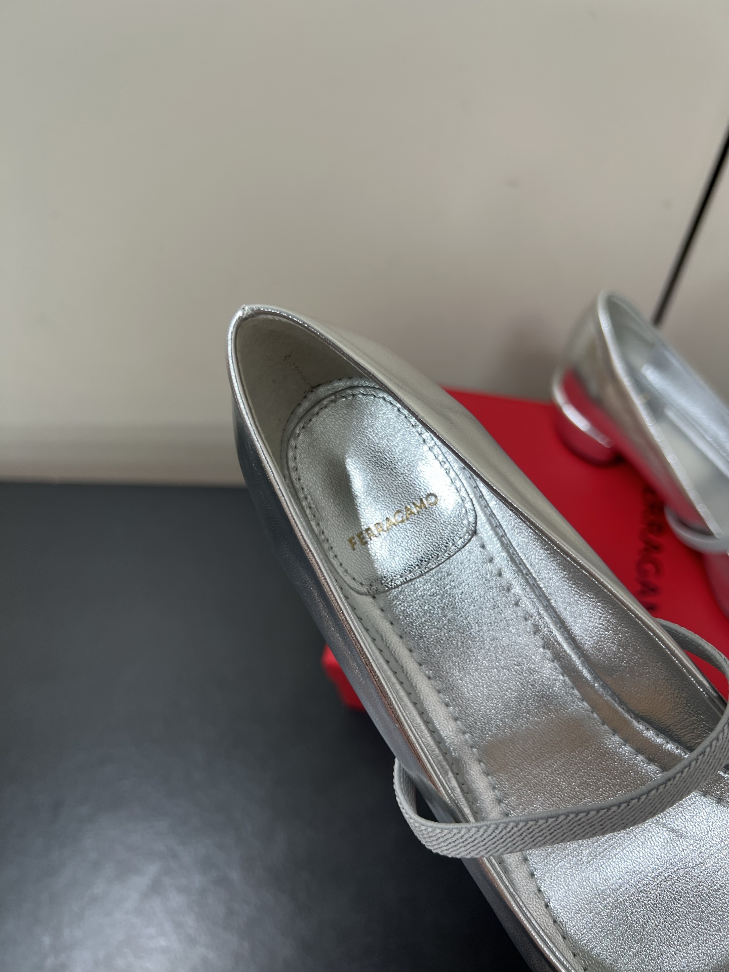 New Fragamo Ballet Shoes: Elegant Mary Jane Style with Butterfly Details - 图片 7