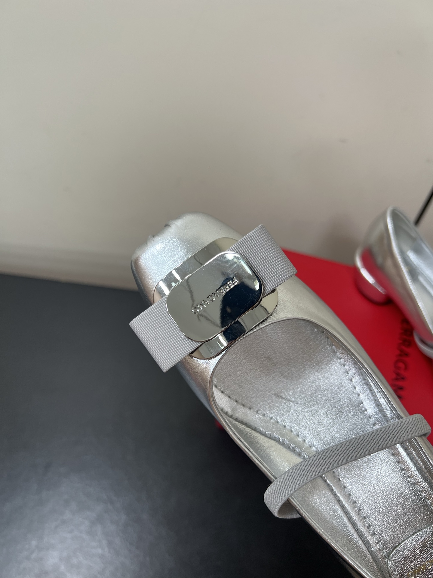 New Fragamo Ballet Shoes: Elegant Mary Jane Style with Butterfly Details - 图片 6