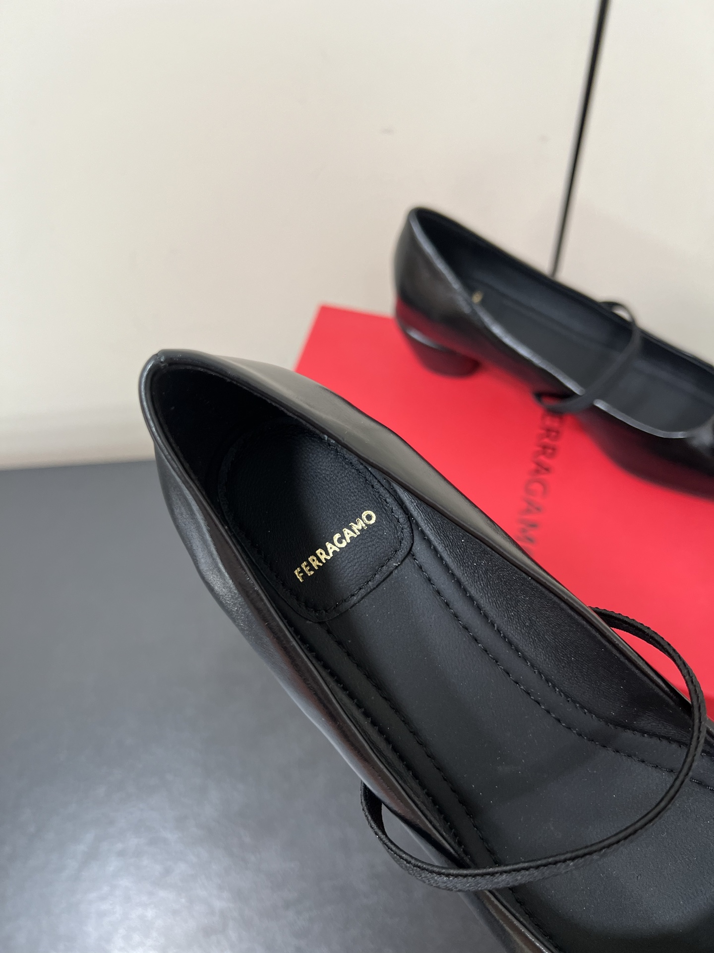 New Fragamo Ballet Shoes: Elegant Mary Jane with Butterfly Details - 图片 7
