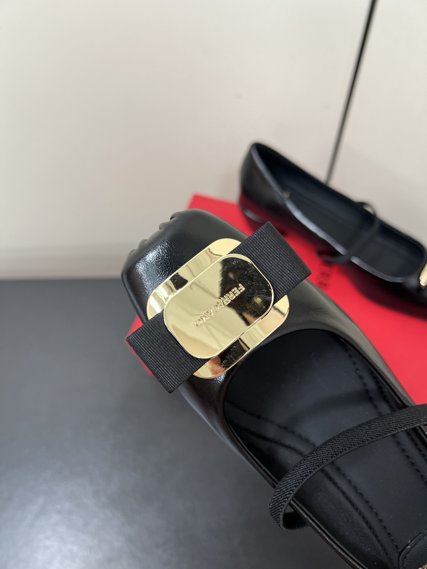 New Fragamo Ballet Shoes: Elegant Mary Jane with Butterfly Details - 图片 6