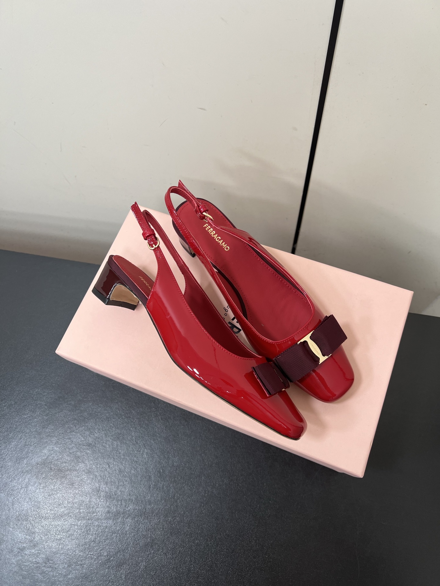 Ferragamo 25AW Sheepskin Shoes: Light, Soft, and Stylish Comfort - 图片 4