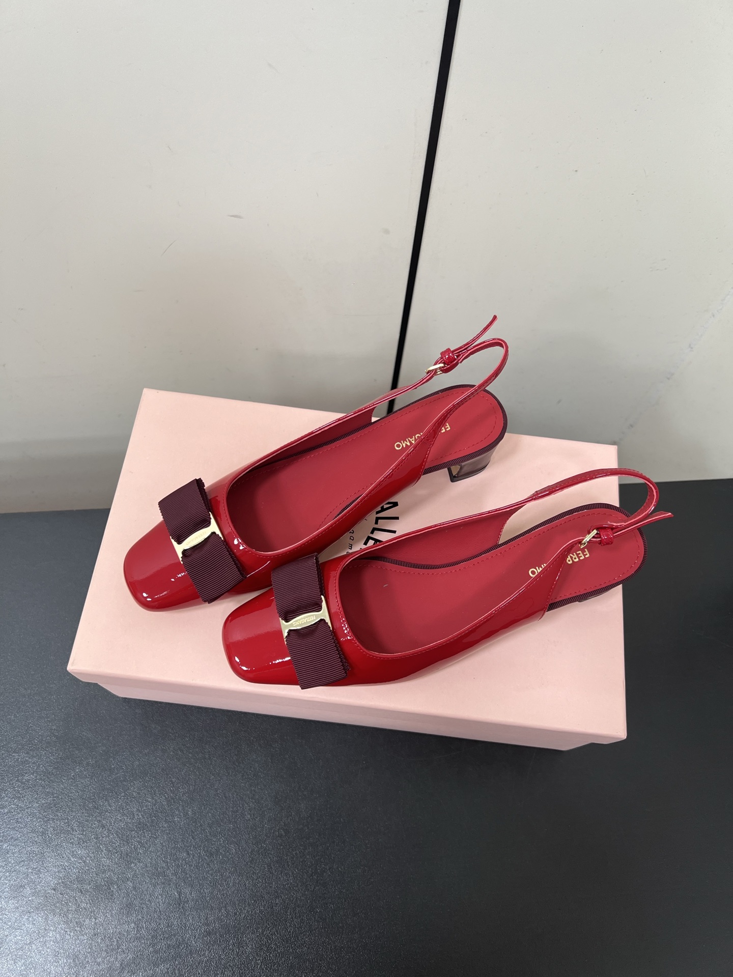 Ferragamo 25AW Sheepskin Shoes: Light, Soft, and Stylish Comfort - 图片 2