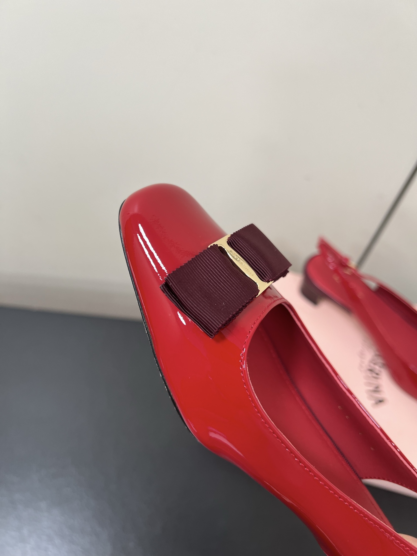 Ferragamo 25AW Sheepskin Shoes: Light, Soft, and Stylish Comfort - 图片 6