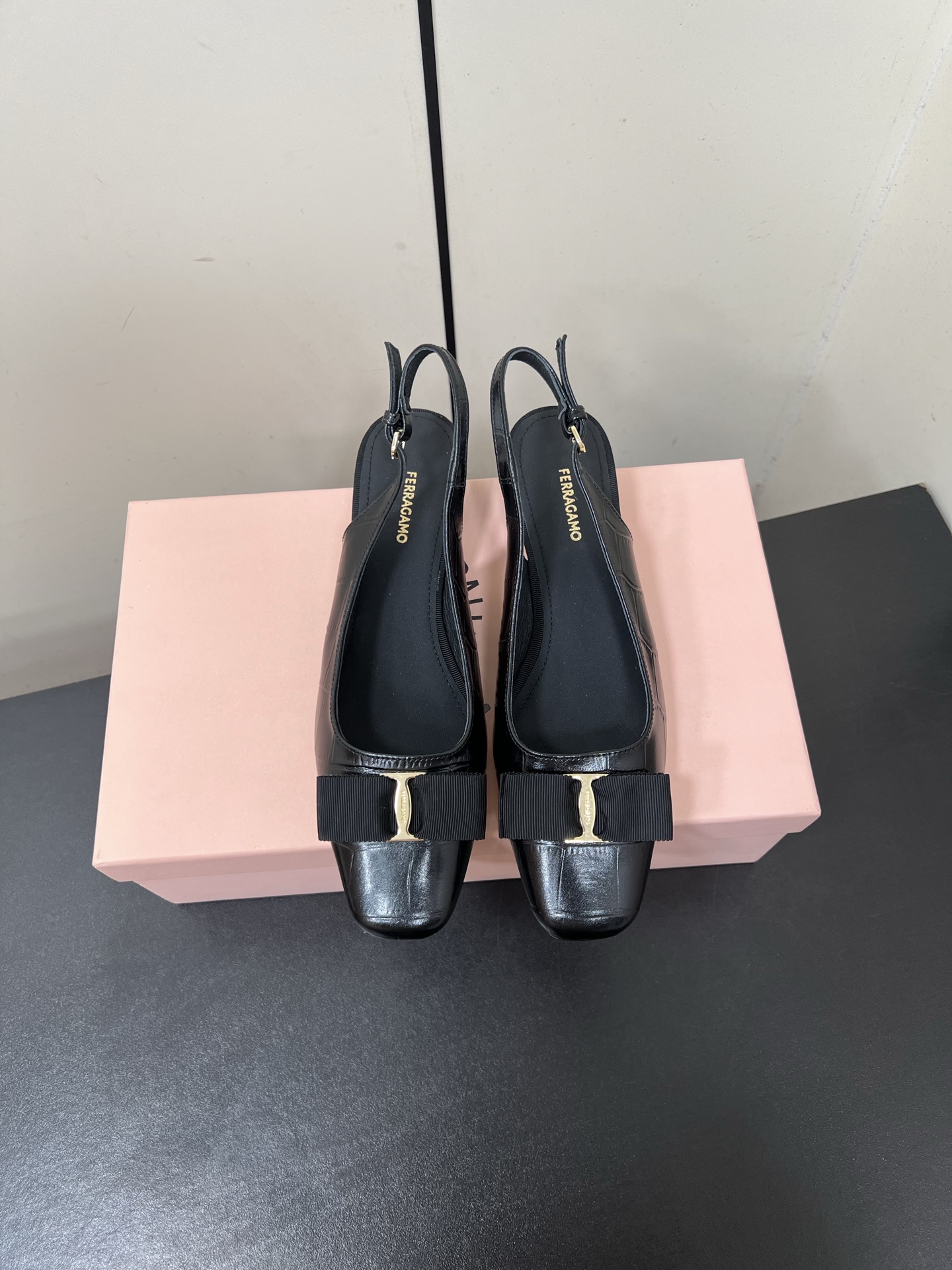 Ferragamo 25AW Sheepskin Shoes: Light, Breathable, and Luxurious - 图片 5