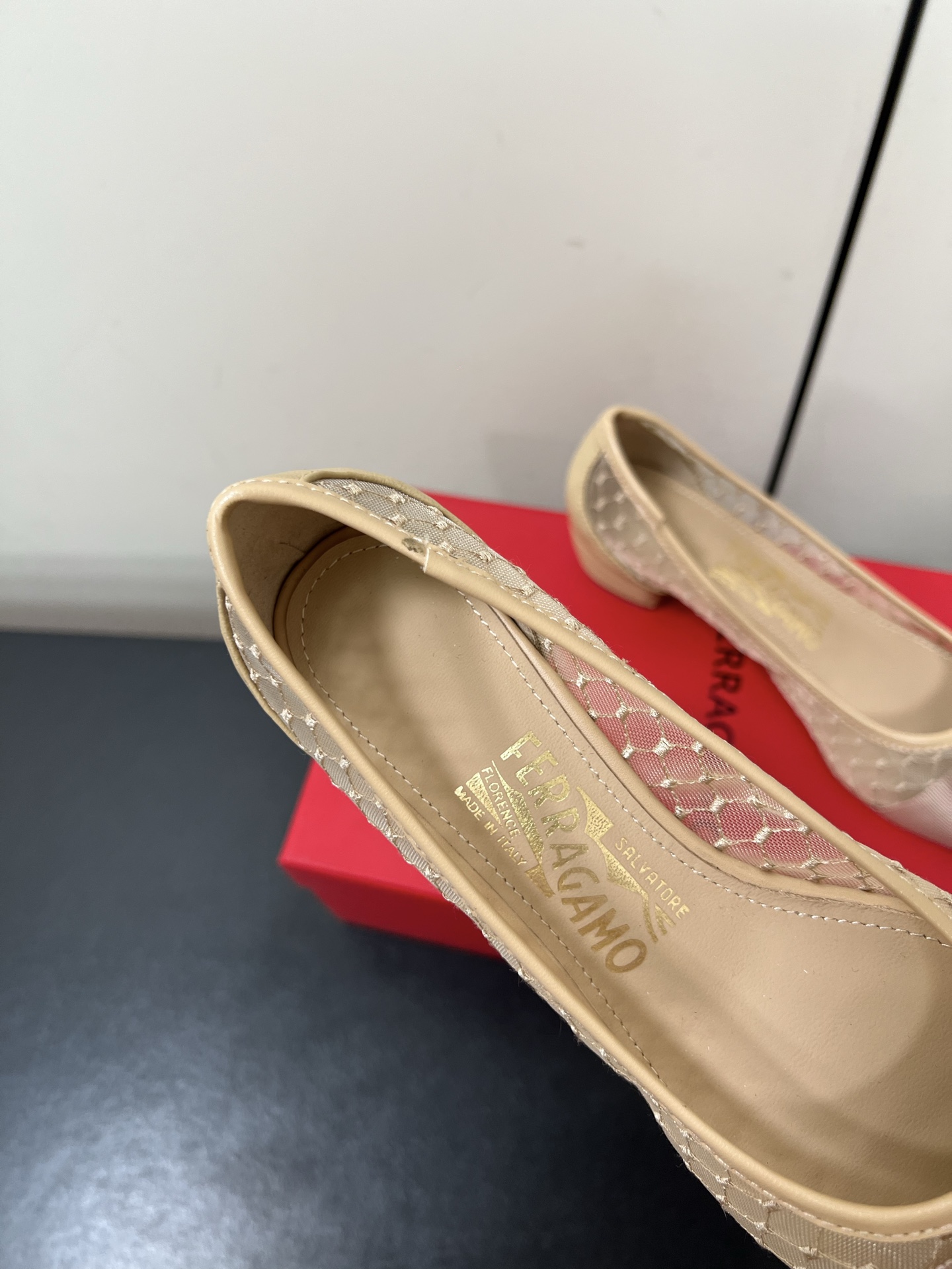 Ferragamo Firagmu: Classic Style with Butterfly Knots and Elegance - 图片 7
