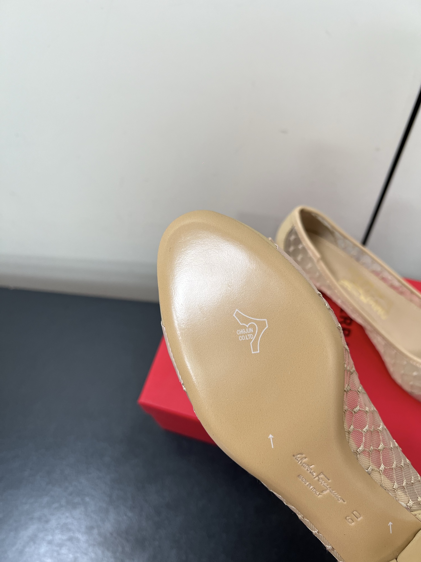 Ferragamo Firagmu: Classic Style with Butterfly Knots and Elegance - 图片 9