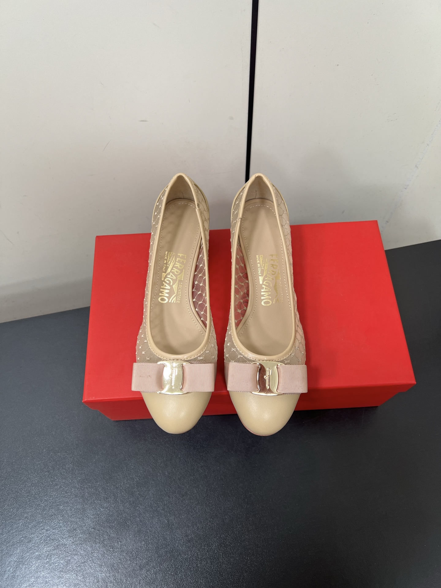 Ferragamo Firagmu: Classic Style with Butterfly Knots and Elegance - 图片 5