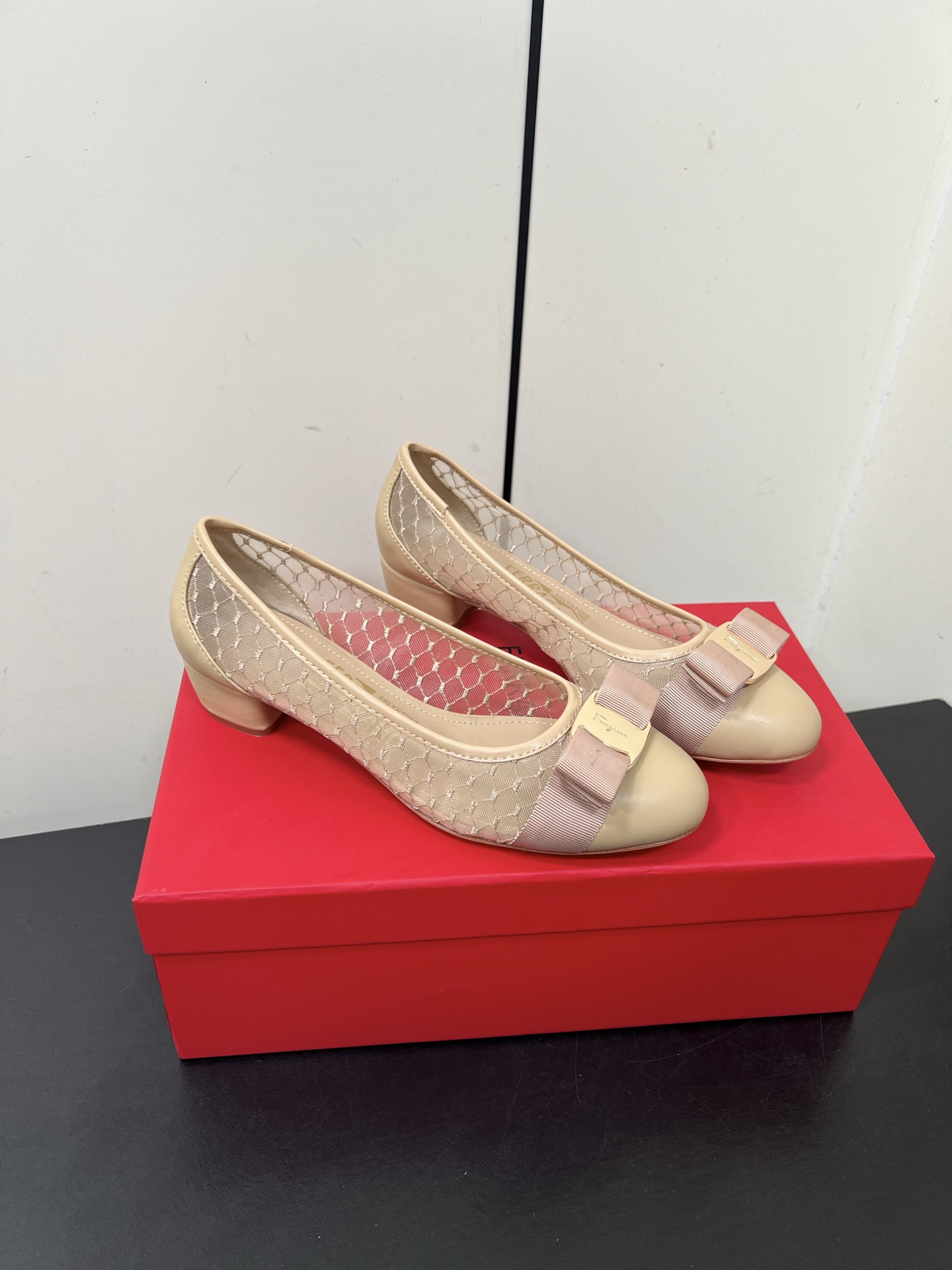 Ferragamo Firagmu: Classic Style with Butterfly Knots and Elegance