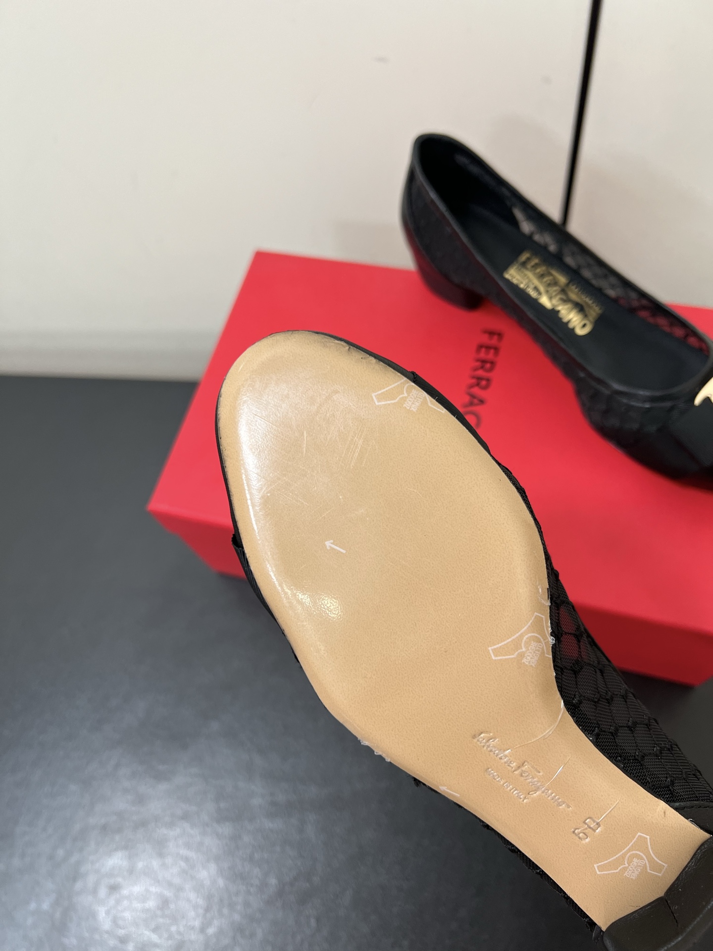 Ferragamo Firagmu: Classic Style with Butterfly Knots and Elegant Design - 图片 9