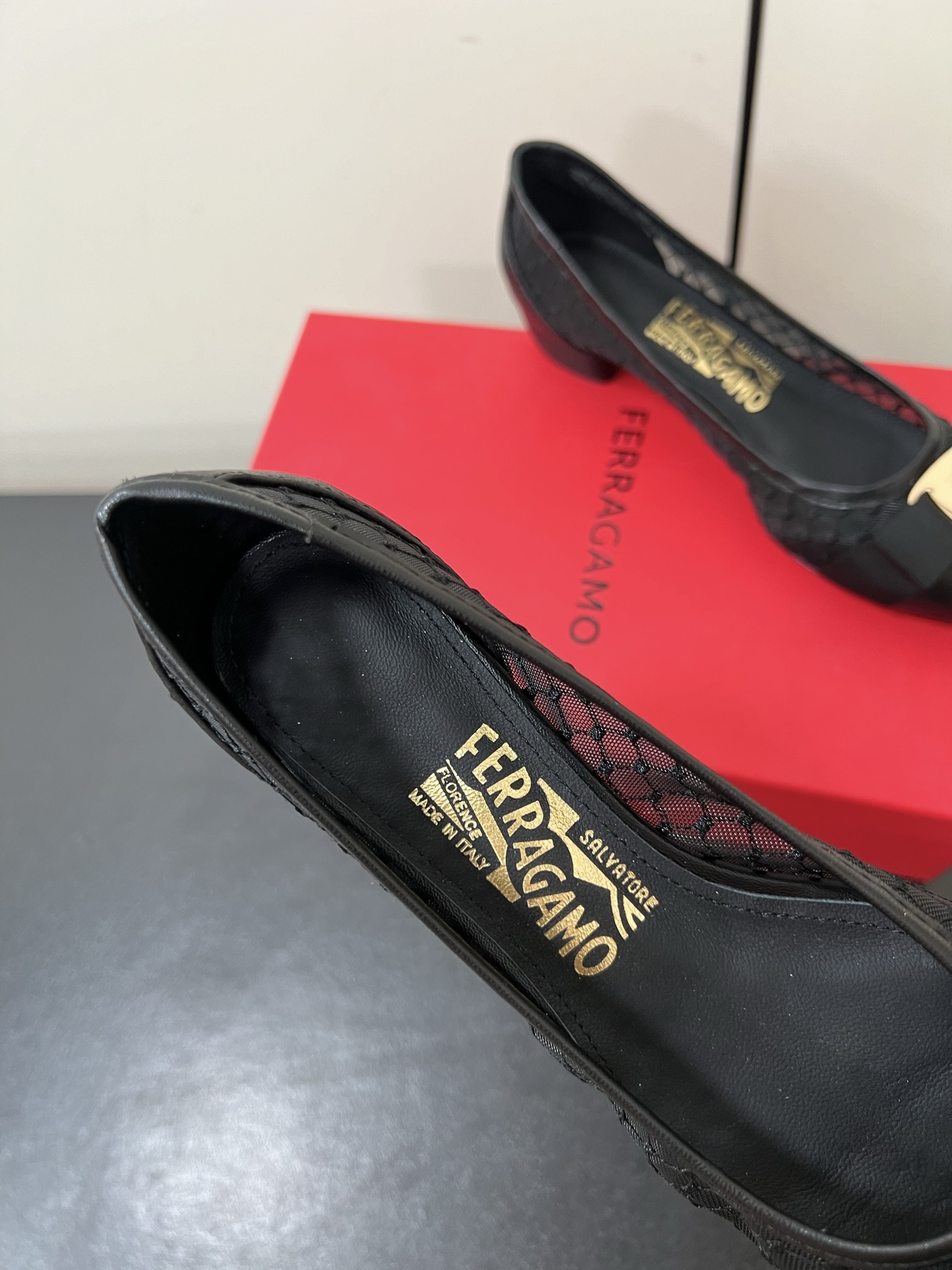 Ferragamo Firagmu: Classic Style with Butterfly Knots and Elegant Design - 图片 7