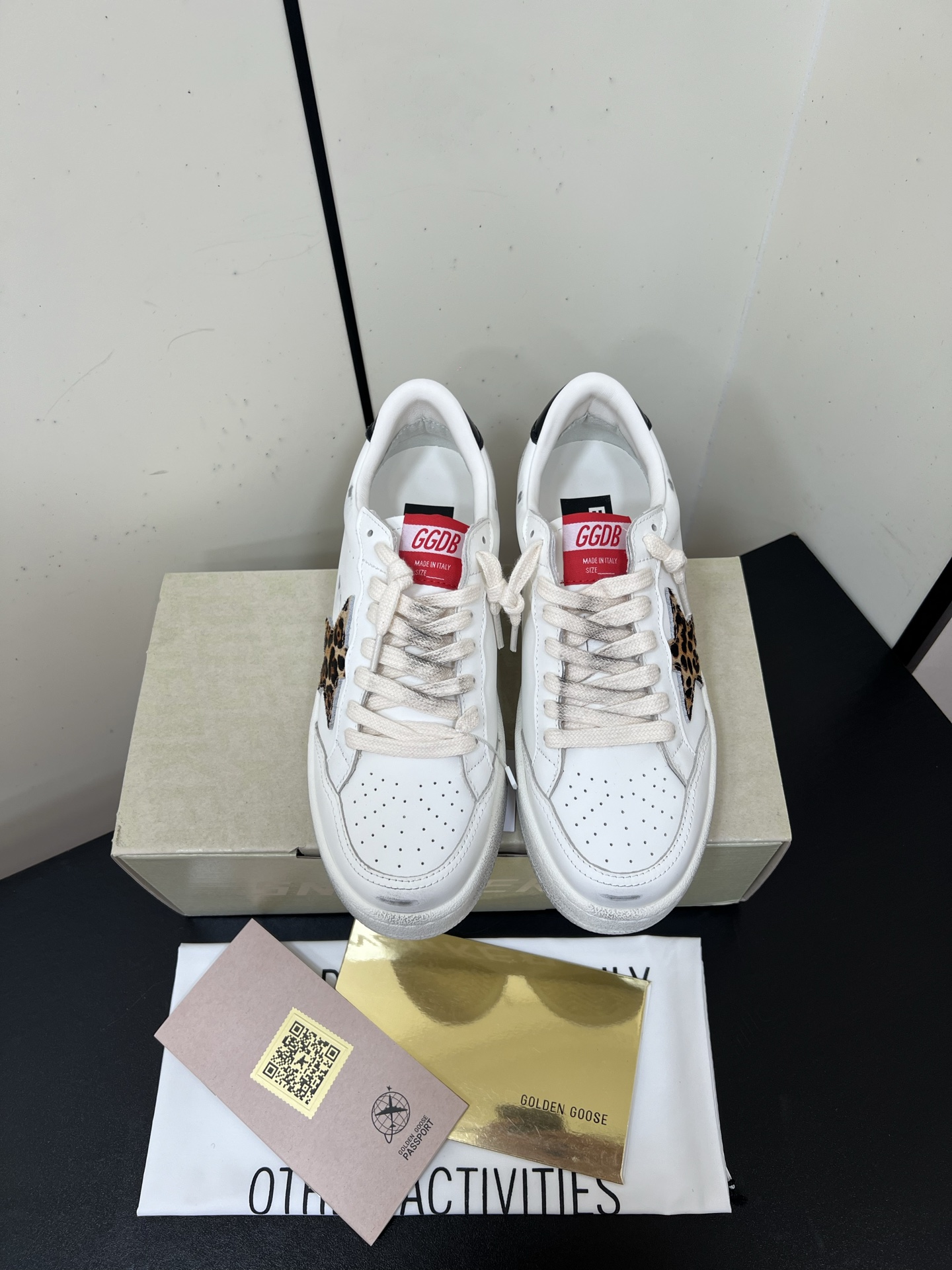 NO:536823,GGDB Golden Goose 25ss Little Dirty Shoes German Training Shoes ggdb Classic Couple Small Dirty Shoes. To the point of being popular, white shoes, and various small dirty shoes are worn!  Celebrity private server demonstration × It’s so versatile!  No need to worry about washing shoes anymore!  Original custom cowhide (the essence of old making) inner towel + cowhide foot pad, original mold opening 3.5cm high-rise latex insole, irregular hand-polished torn upper, even the sole is polished and worn Size# women 35-40 (40 custom made without return), casual shoes/sports shoes, sneakers, cowhide19860909GGDB Golden Goose 25ss 小脏鞋 德训鞋 ggdb经典情侣款小脏鞋 火红程度上怼小白鞋,下踩各类小脏鞋！ 明星私服上脚示范 ×就是这么百搭 ！再也不用担心洗鞋的问题啦！ 鞋面原版定制牛皮（做旧精髓所在）内里毛巾+牛皮垫脚,原版开模3.5cm内增高乳胶鞋垫 不规则手工打磨做破鞋面,就连鞋底也是打磨做旧的 Size#女35-40（40订做不退换）,休闲鞋/运动鞋,sneakers,cowhide,Women's Shoes