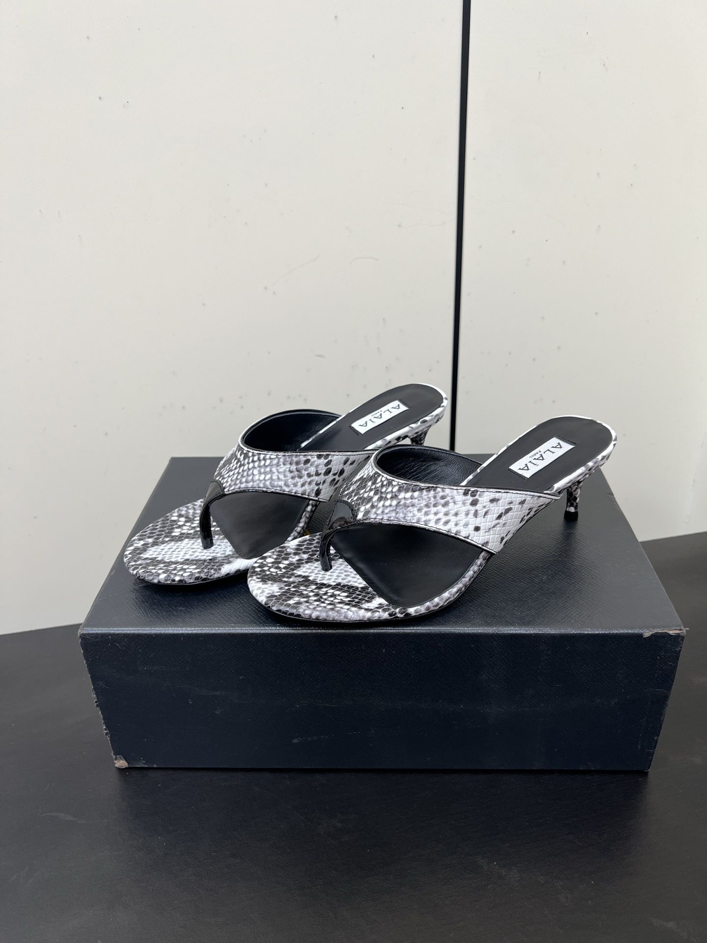 Alaia25ss Footman Slippers: Versatile Style and Materials Overview for Women’s Shoes. - 图片 2