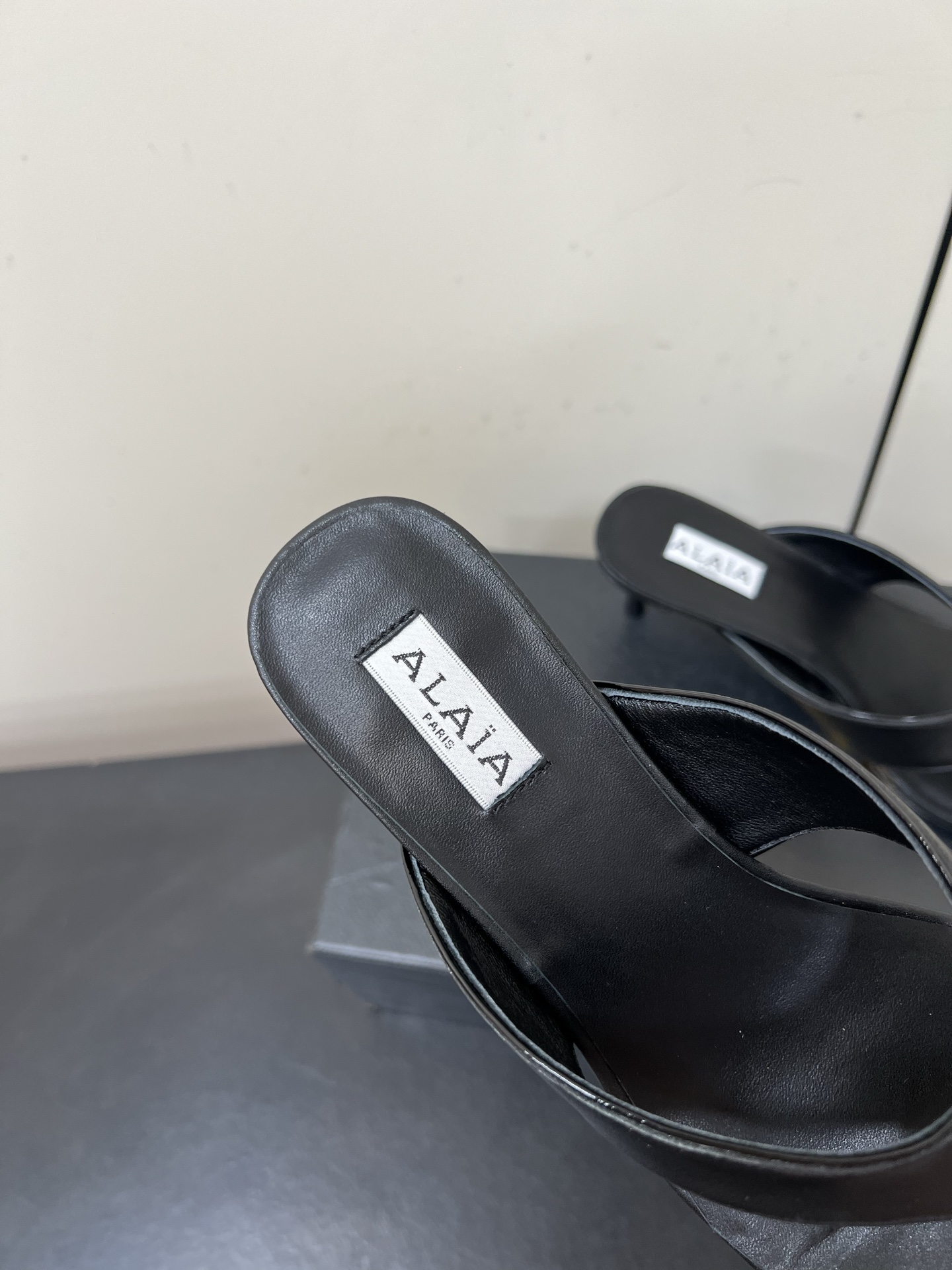 Alaia25ss Footman Slippers: Versatile Styles and Premium Materials for Women’s Shoes Sizes 35-42 - 图片 7