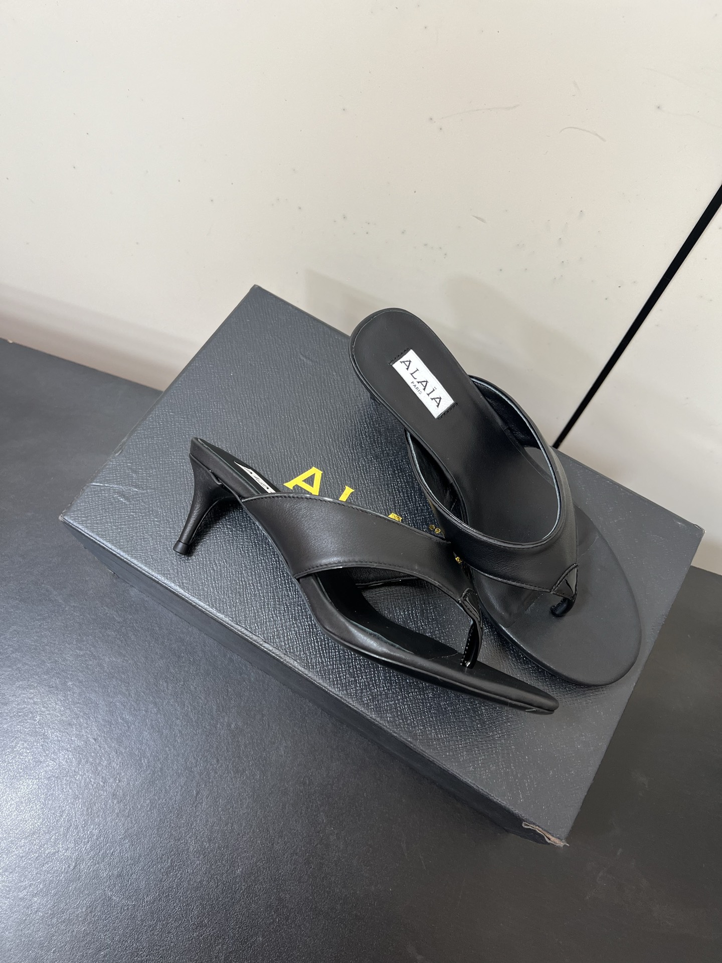 Alaia25ss Footman Slippers: Versatile Styles and Premium Materials for Women’s Shoes Sizes 35-42 - 图片 4