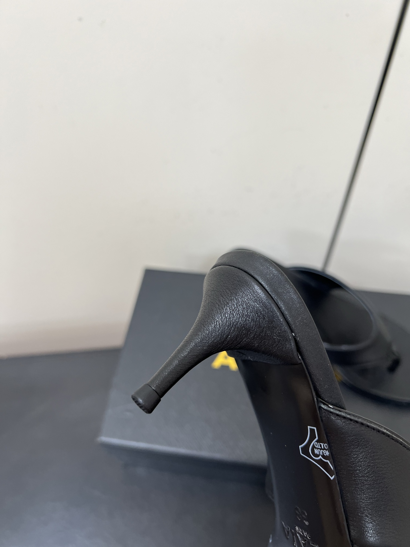 Alaia25ss Footman Slippers: Versatile Styles and Premium Materials for Women’s Shoes Sizes 35-42 - 图片 8