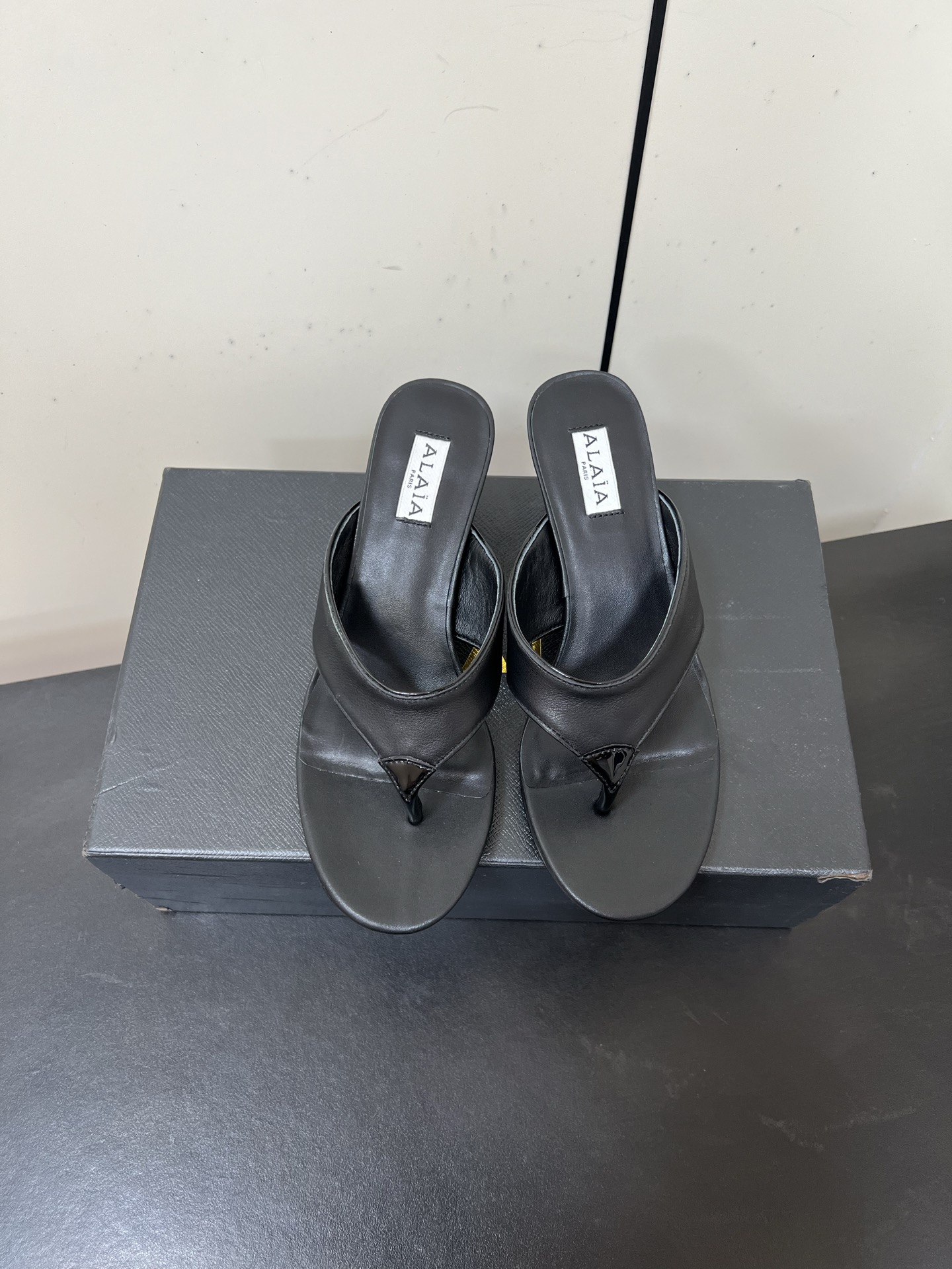 Alaia25ss Footman Slippers: Versatile Styles and Premium Materials for Women’s Shoes Sizes 35-42 - 图片 5