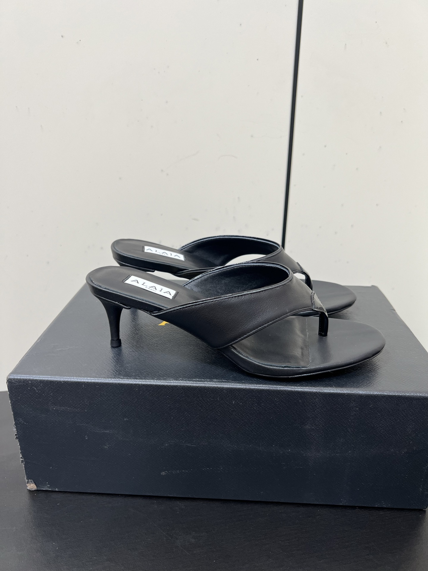 Alaia25ss Footman Slippers: Versatile Styles and Premium Materials for Women’s Shoes Sizes 35-42 - 图片 3