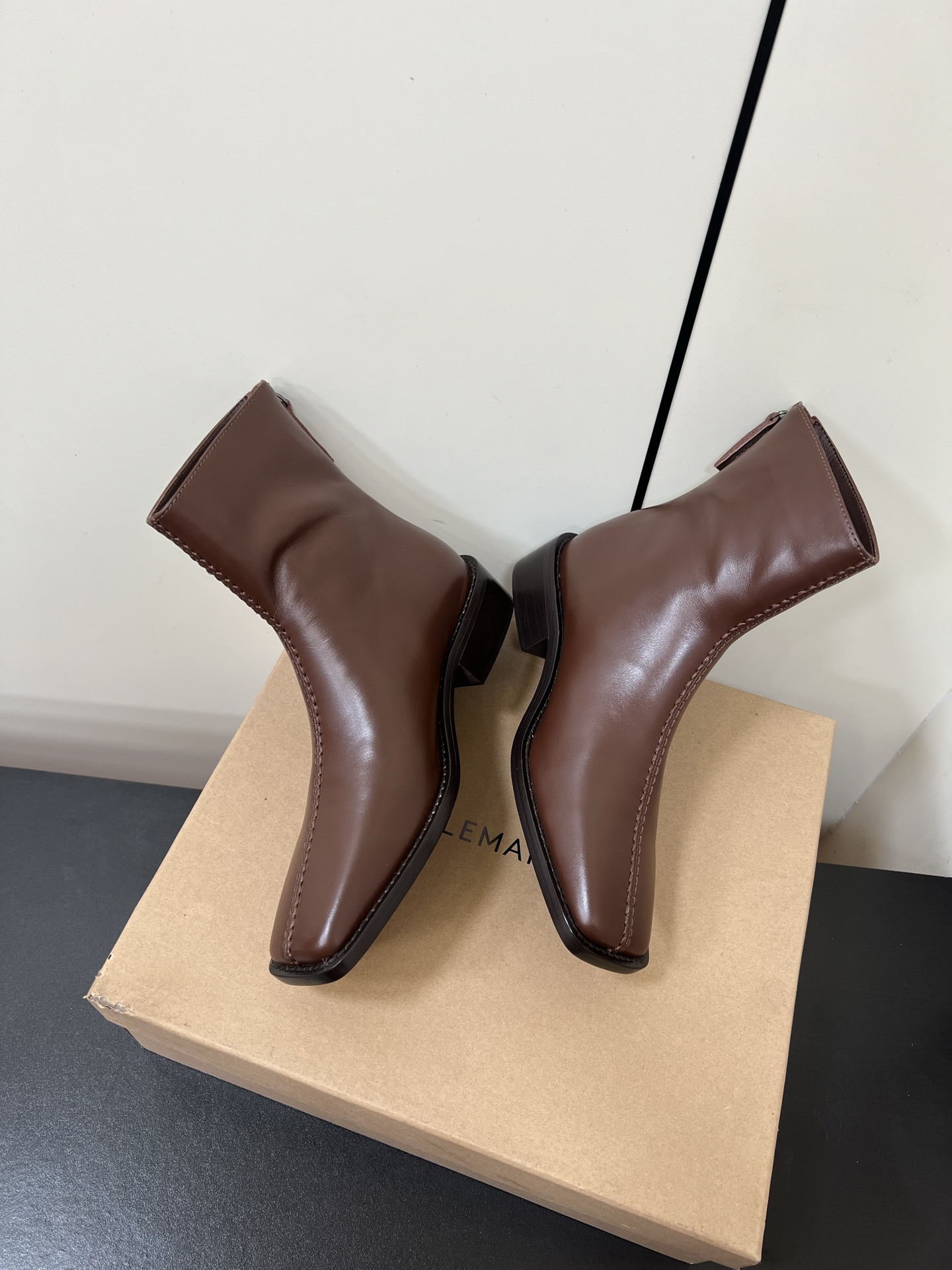 P912 Lemayre Small Crowd Boots: Simple, charming, practical. Imported calf skin, sheepskin lining, Italian leather soles. Sizes 35-40. - 图片 4